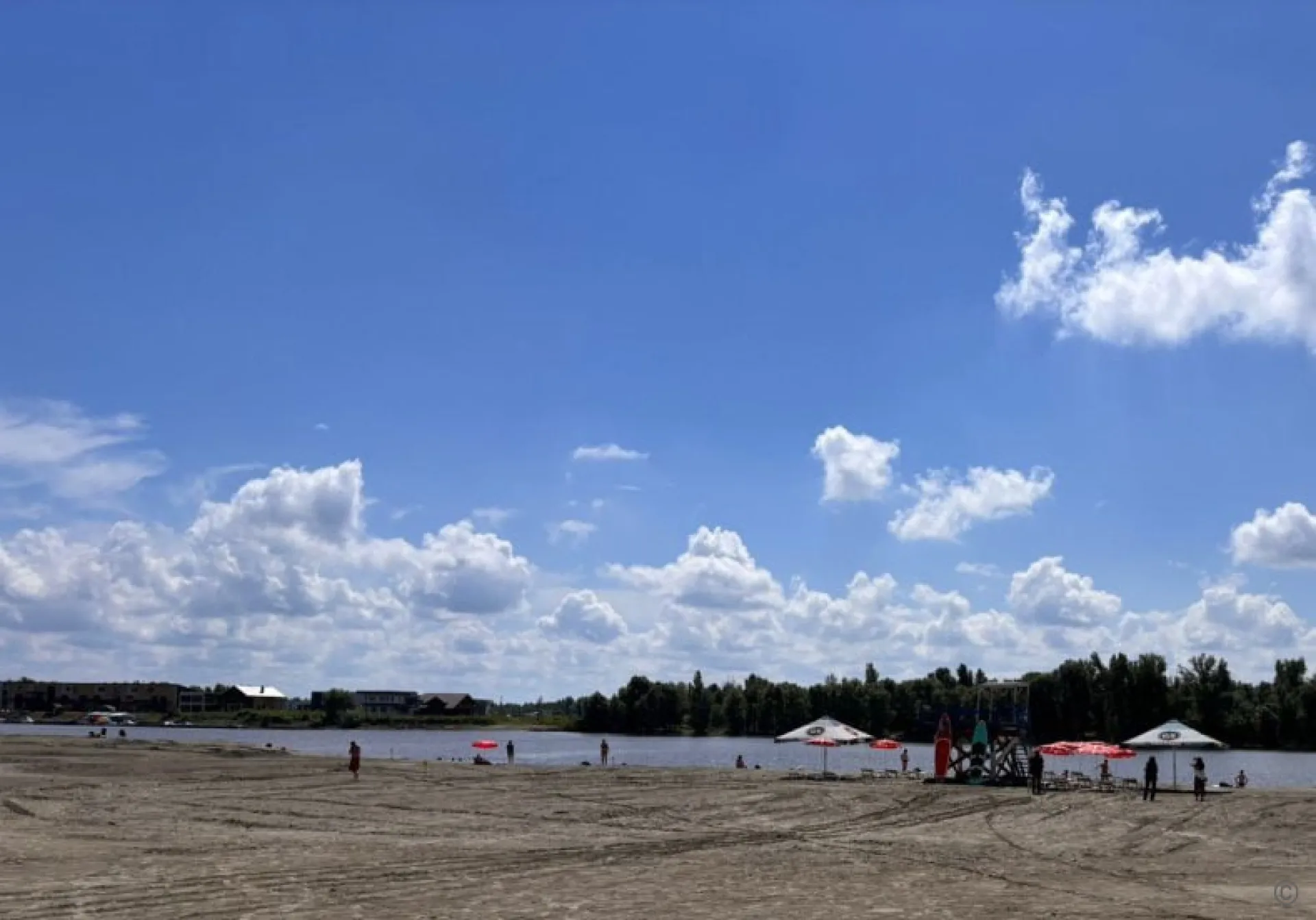 Городской пляж официально открыли в Барнауле