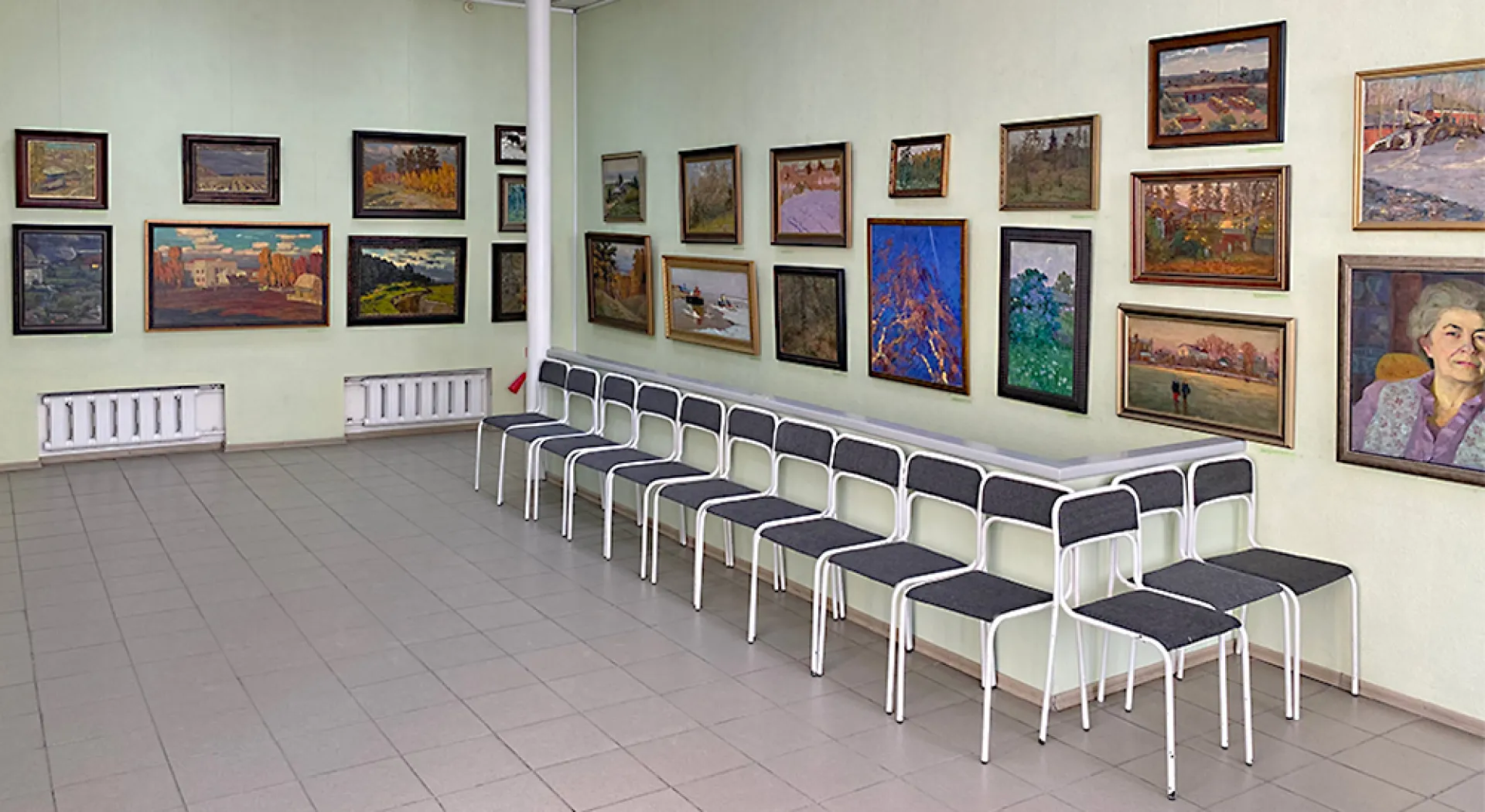 Выставка живописи, графики и скульптуры старейших алтайских мастеров проходит в Барнауле