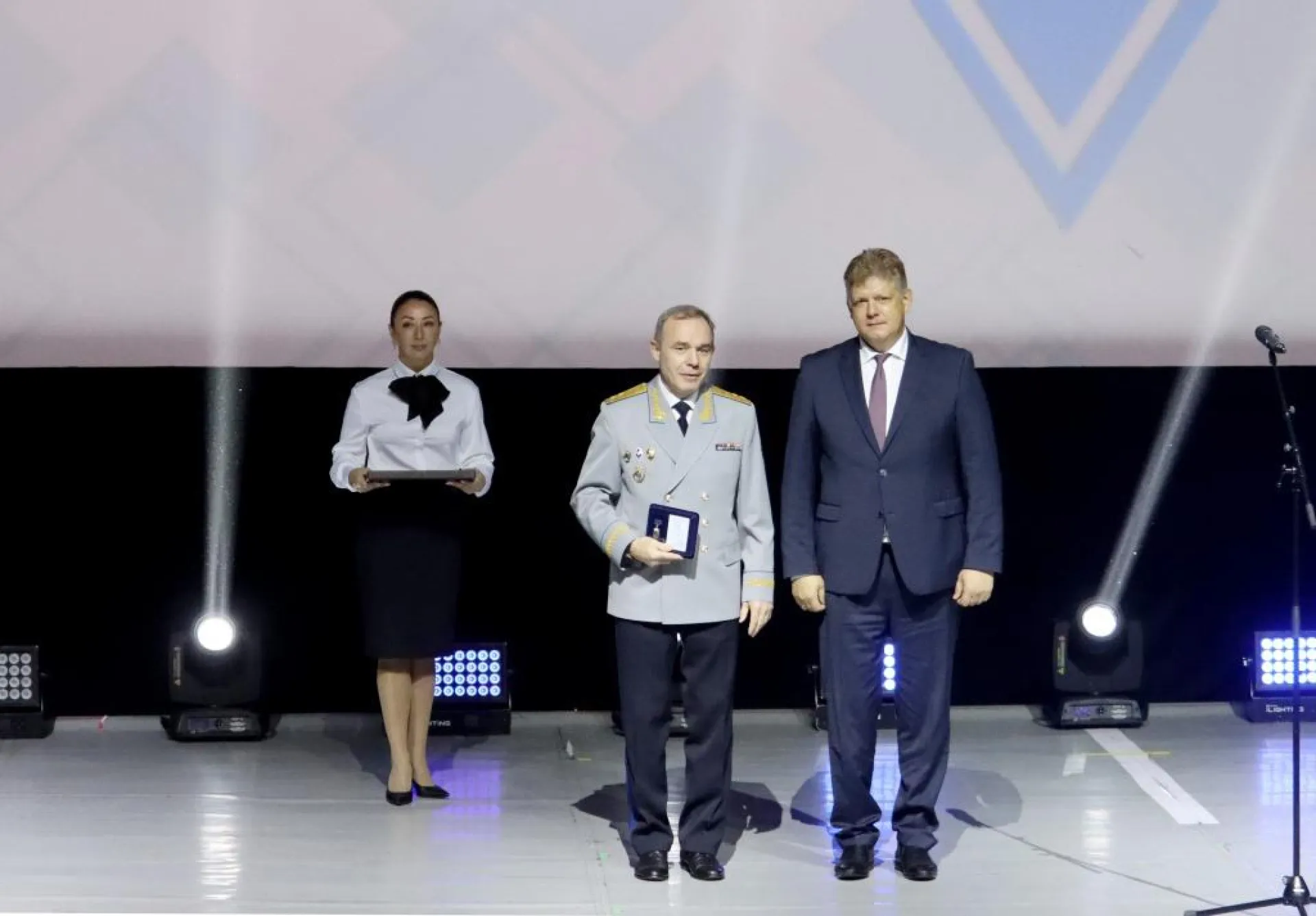 Полпред Президента РФ в Сибирском федеральном округе поздравил Новосибирскую областную организацию «Динамо» со 100-летним юбилеем Полпред Президента РФ в Сибирском федеральном округе поздравил Новосибирскую областную организацию «Динамо» со 100-летним юбилеем