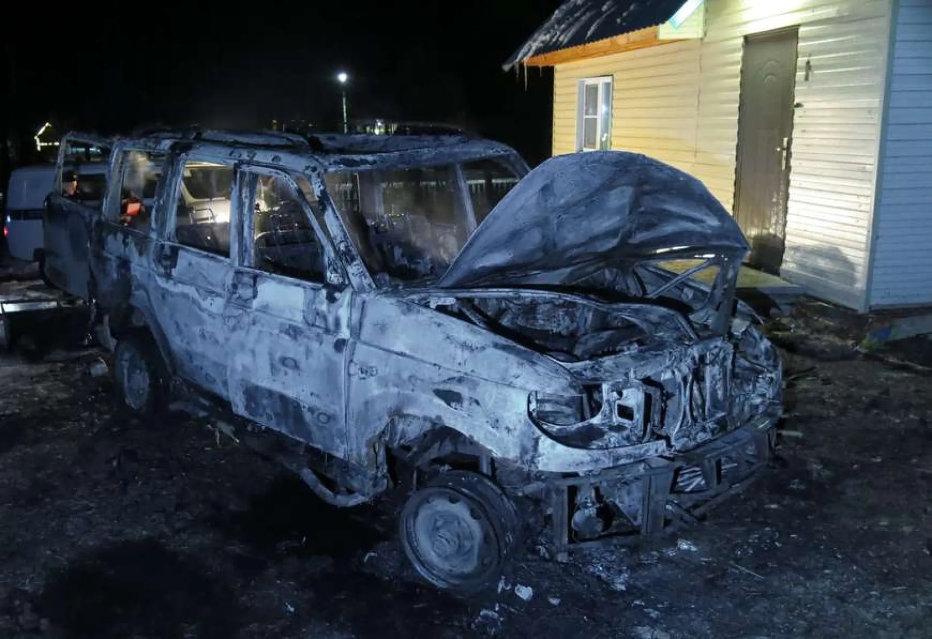 Поджогом автомобиля закончились разборки двух новосибирцев на Алтае