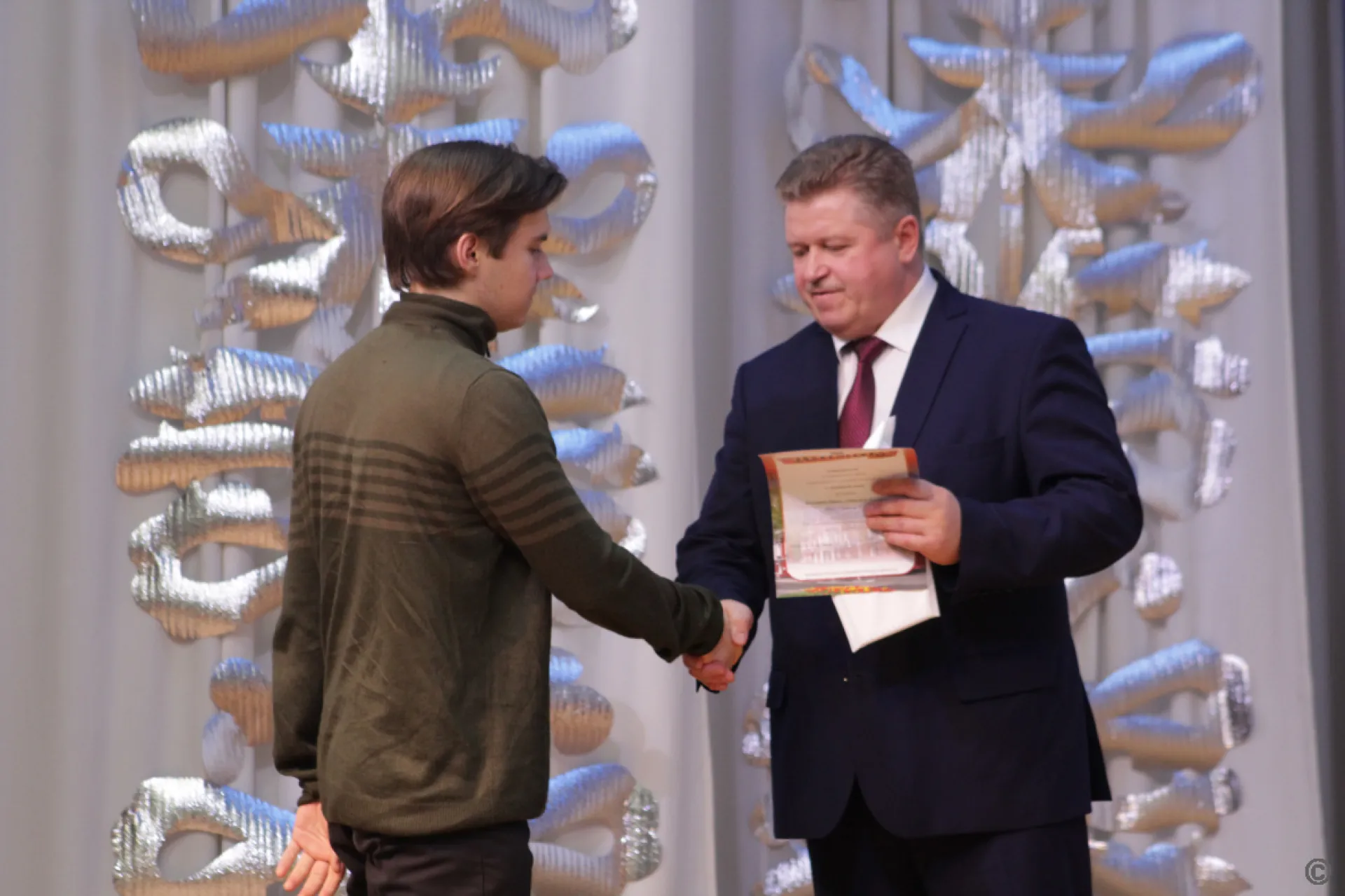 Победителей муниципального этапа Всероссийской олимпиады школьников наградили в Барнауле Победителей муниципального этапа Всероссийской олимпиады школьников наградили в Барнауле
