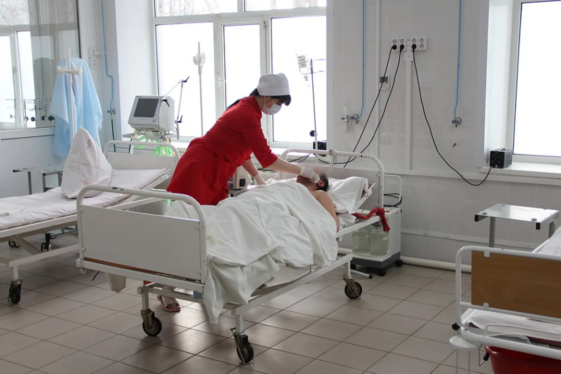 Сколько людей отравилось алкоголем в новогодние праздники: данные Минздрава Алтайского края