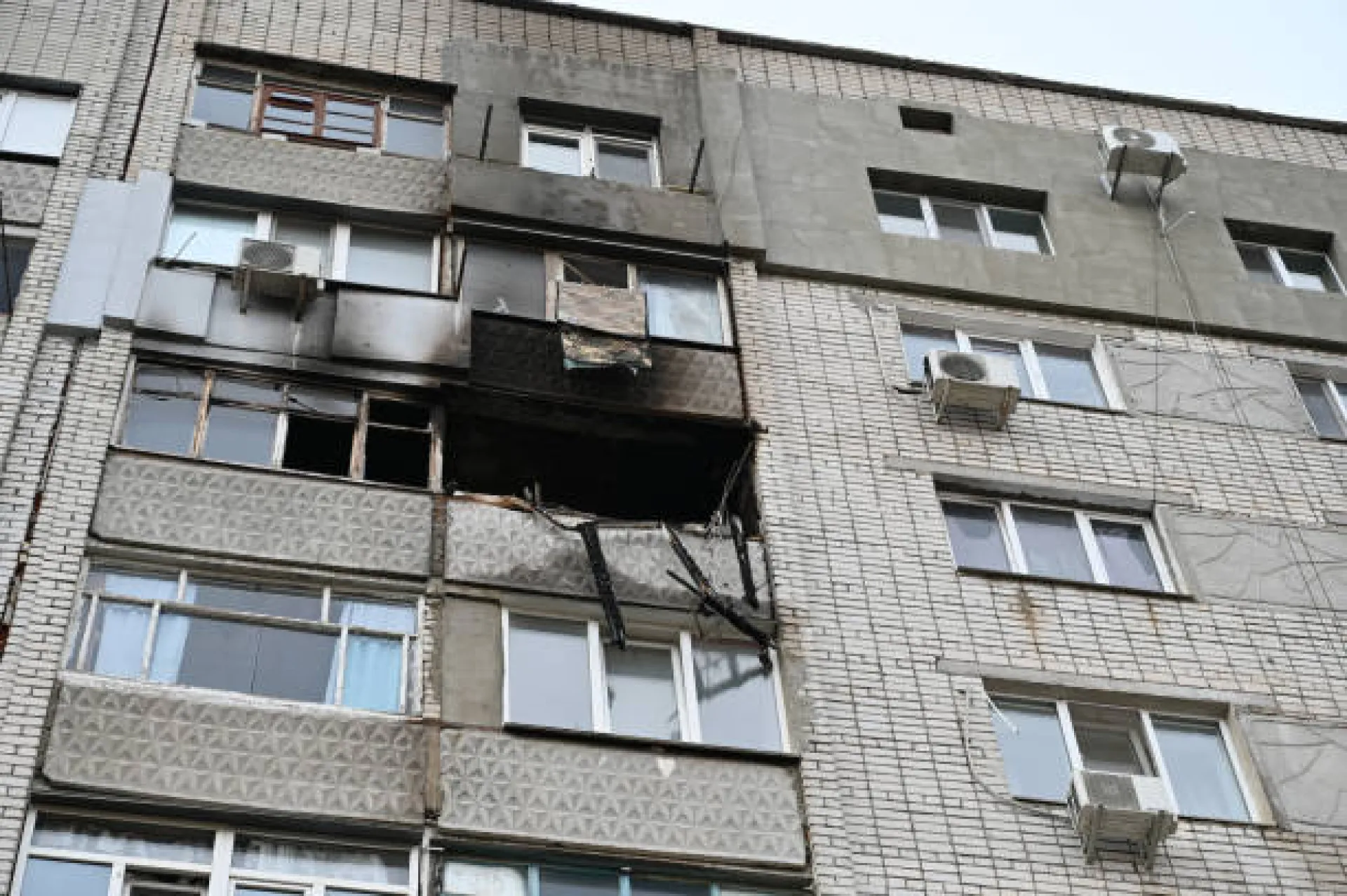 Сотрудники МЧС потушили пожар и спасли пять человек в Барнауле