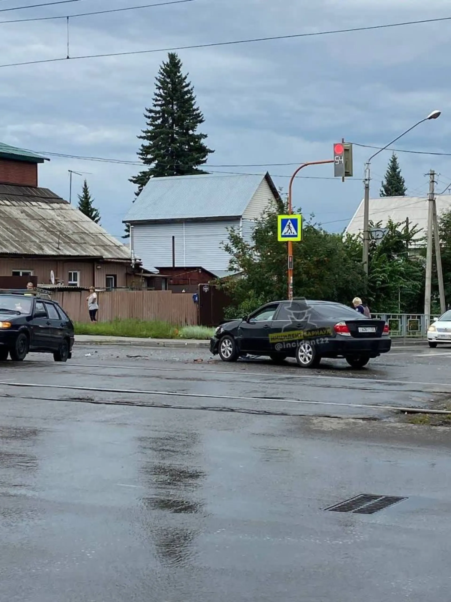 Две легковушки столкнулись в Барнауле