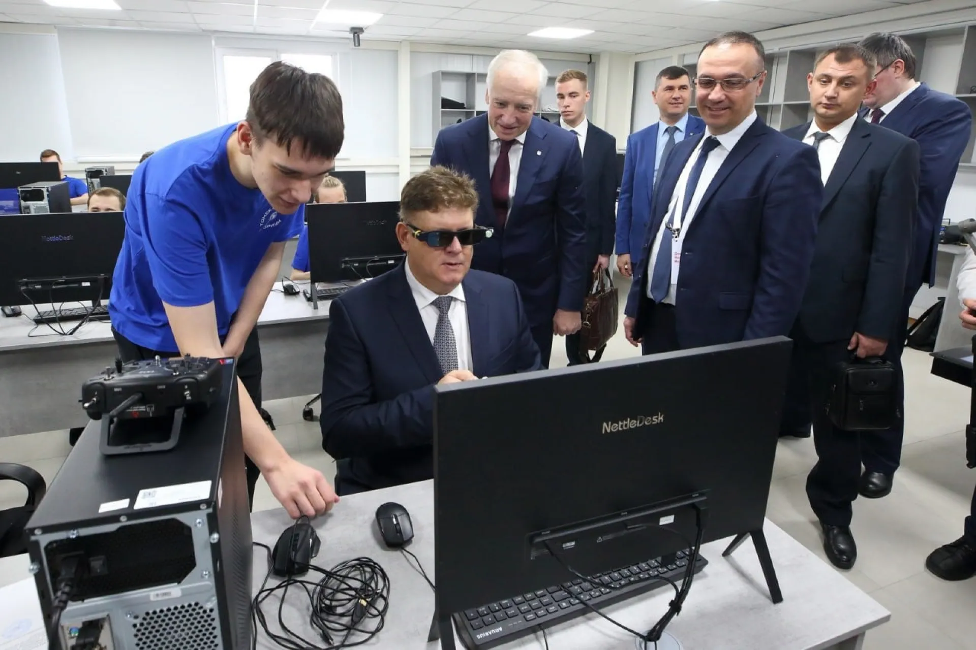 Ученые Алтайского края и томского НПЦ «Беспилотные авиационные системы» смогут заняться совместными задачами по развитию БПЛА Ученые Алтайского края и томского НПЦ «Беспилотные авиационные системы» смогут заняться совместными задачами по развитию БПЛА