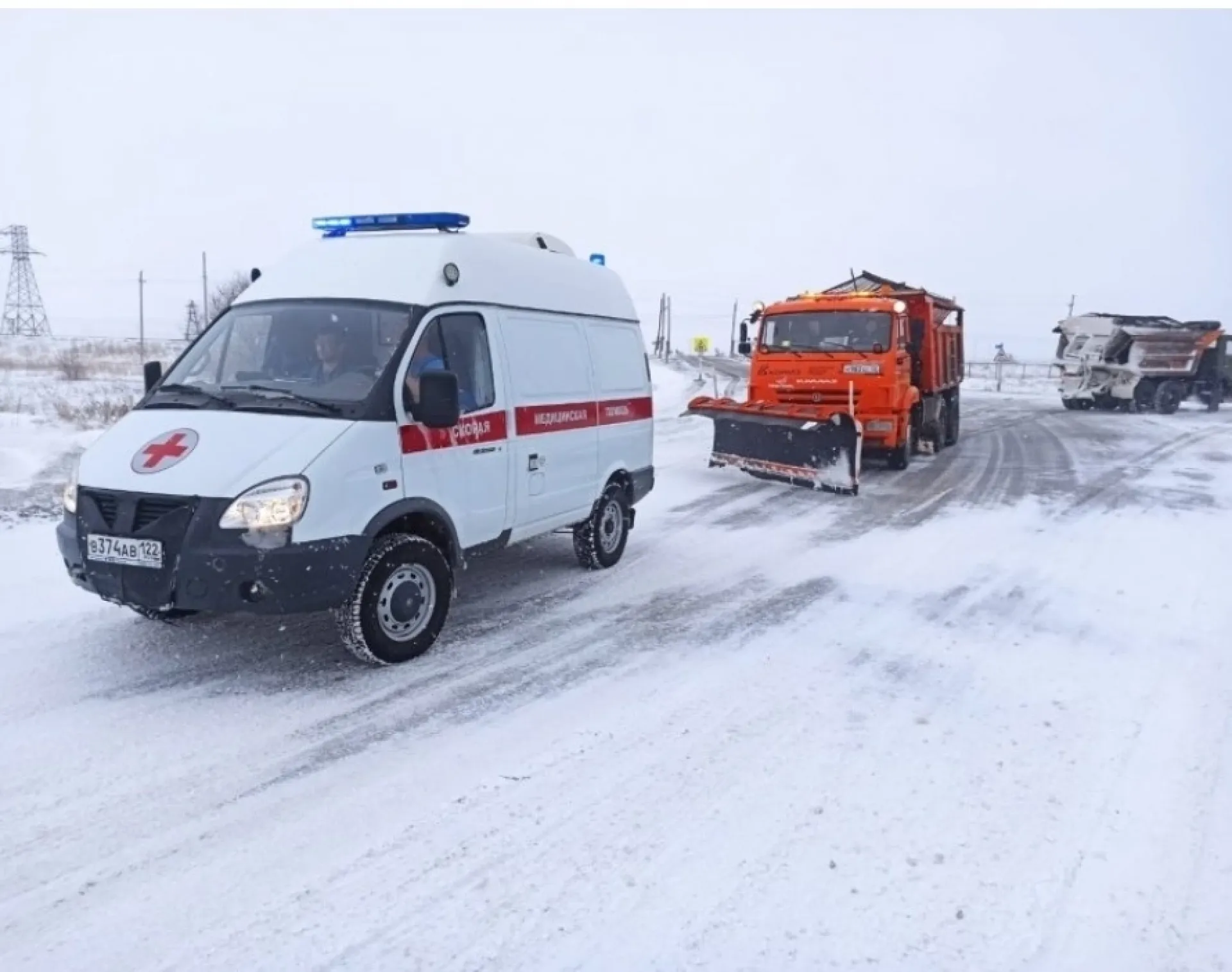 На трассе в Алтайском крае спасатели помогли доставить роженицу в больницу