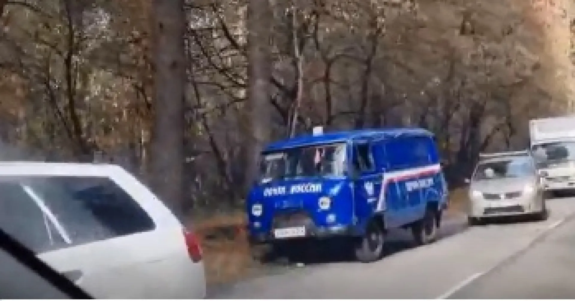 Автомобиль «Почты России» попал в ДТП на трассе в Барнауле Автомобиль «Почты России» попал в ДТП на трассе в Барнауле