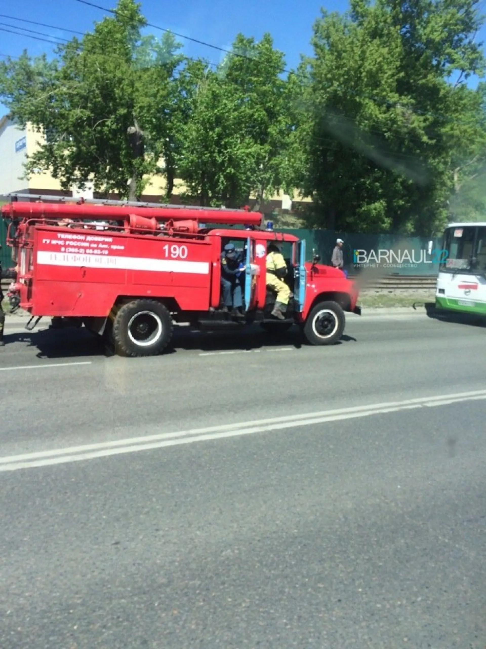 Автобус загорелся в Барнауле