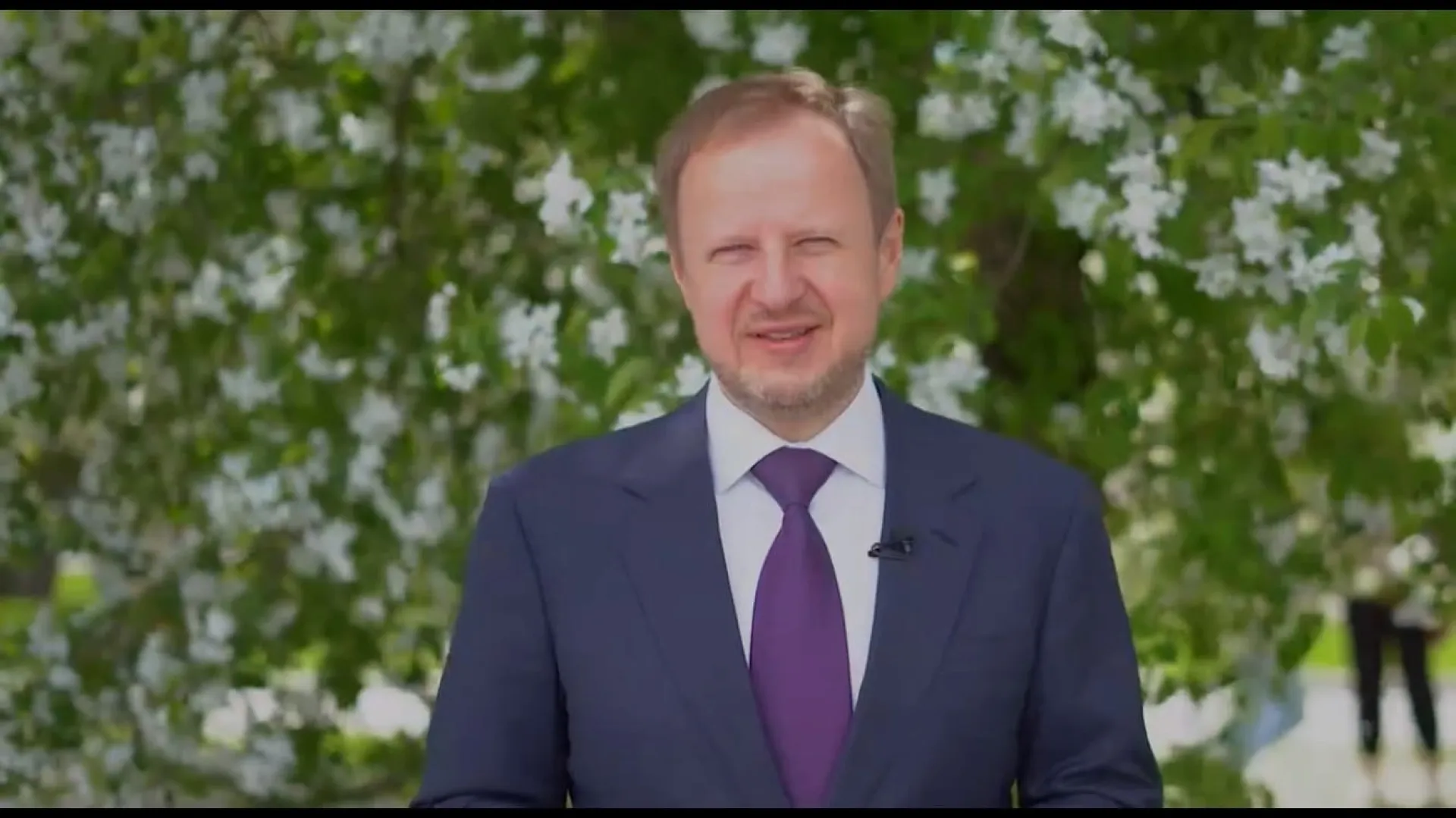 Виктор Томенко поздравил выпускников Алтайского края Виктор Томенко поздравил выпускников Алтайского края