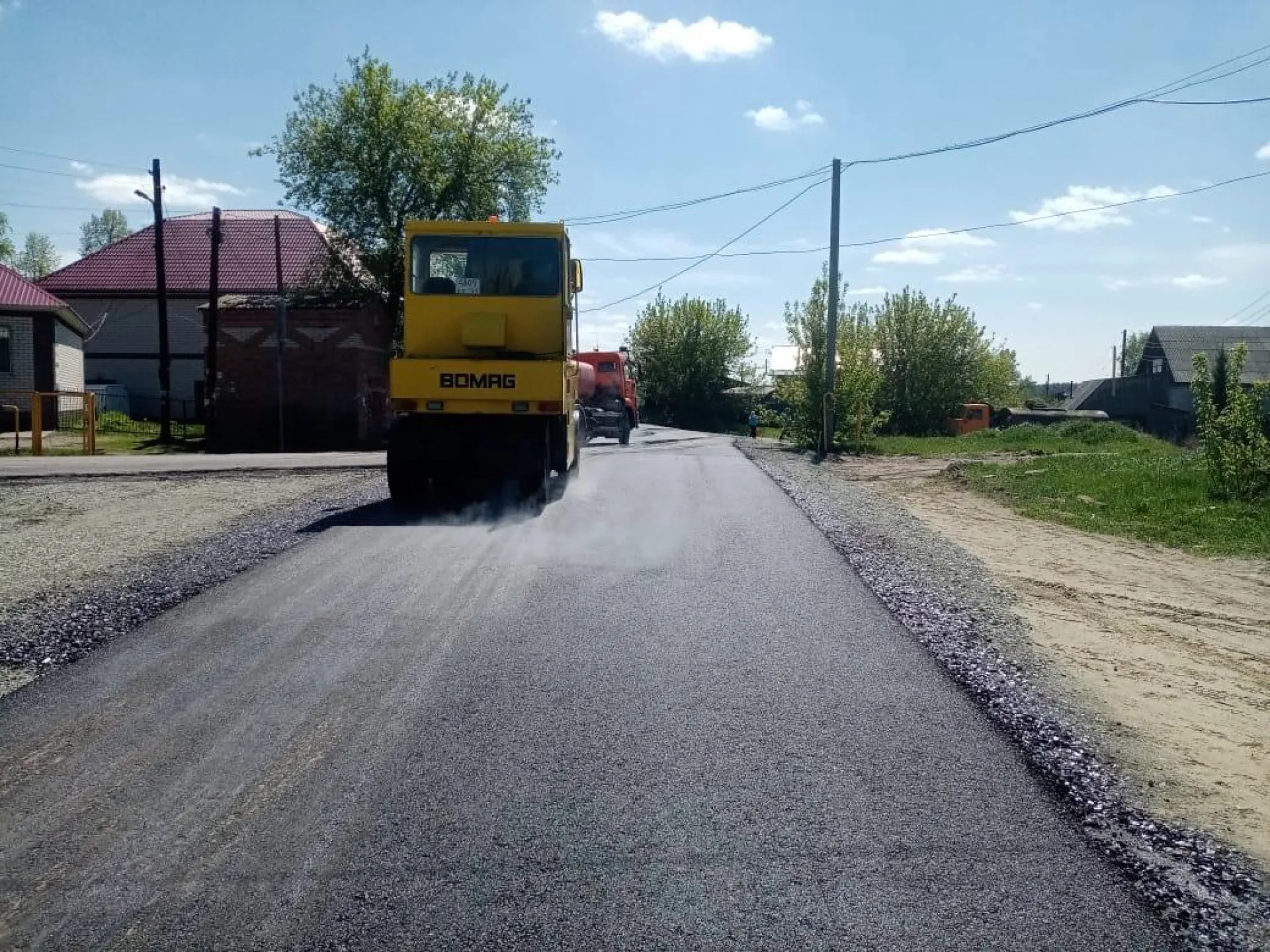 Дорожники продолжают ремонтировать дороги к селам Алтайского края Дорожники продолжают ремонтировать дороги к селам Алтайского края