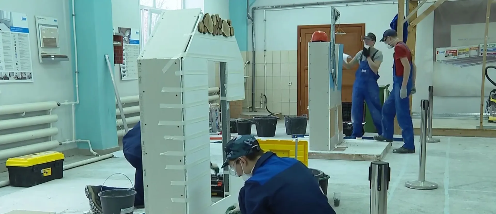В Барнауле ко Дню энергетика провели конкурс среди лучших студентов-монтажников