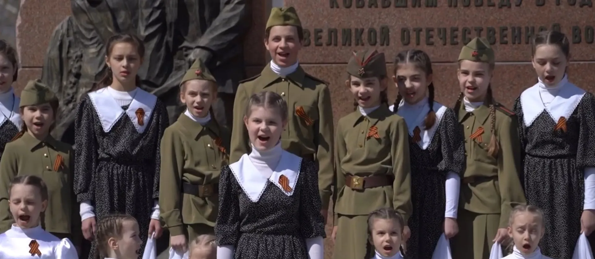 Песню «Катюша» исполнили на площади имени Кири Баева в Барнауле