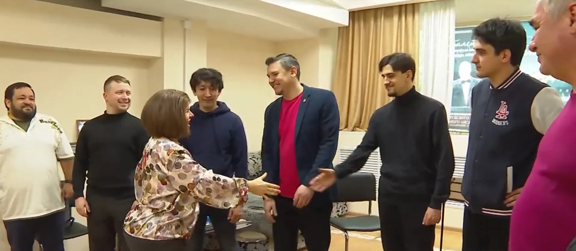 Коллектив барнаульского мужского вокального ансамбля исполнил мечту поклонницы в ее день рождения
