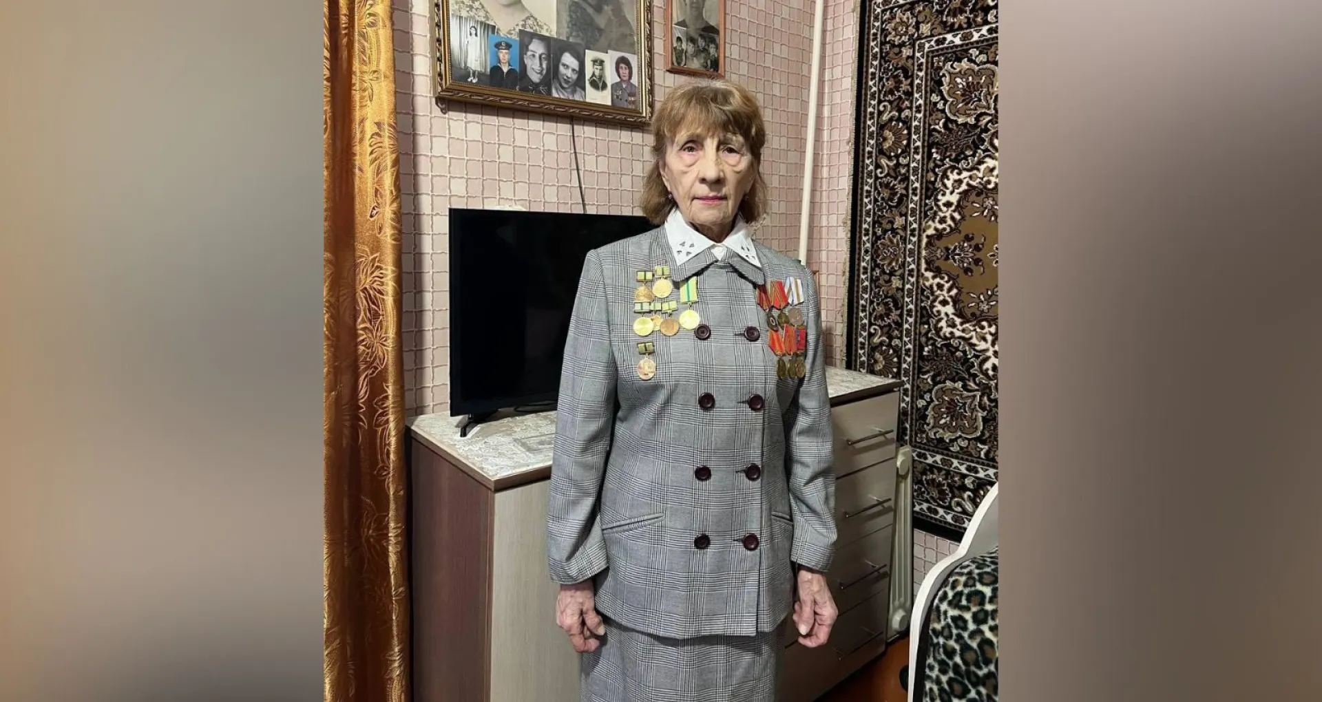Жительнице Рубцовска вручили юбилейную медаль в честь 80-летия полного освобождения Ленинграда от фашистской блокады Жительнице Рубцовска вручили юбилейную медаль в честь 80-летия полного освобождения Ленинграда от фашистской блокады