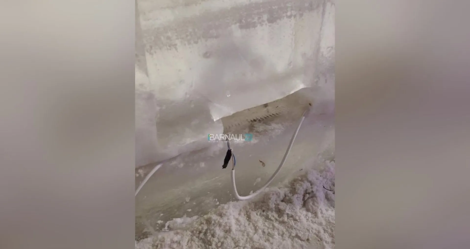 Вандалы похитили прожекторы из новогоднего городка на площади Сахарова в Барнауле