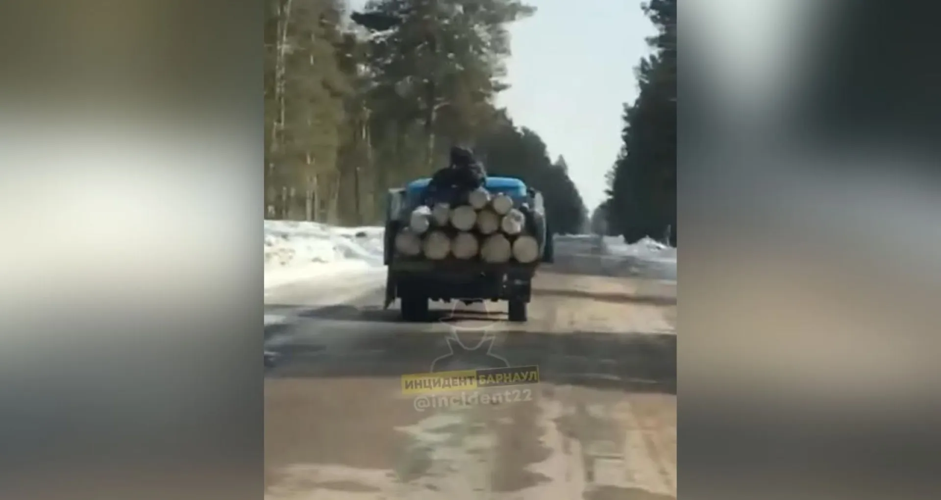 «Пункт назначения по-русски»: очевидец погнался за «чёрными лесорубами» в Алтайском крае