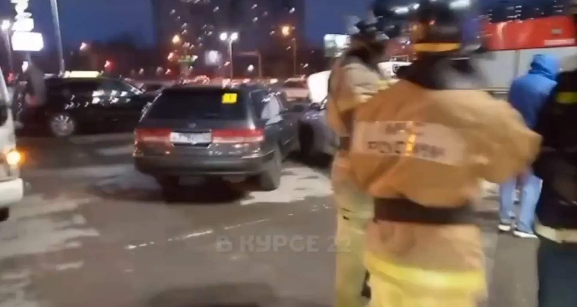 Массовое ДТП произошло возле барнаульского торгового центра