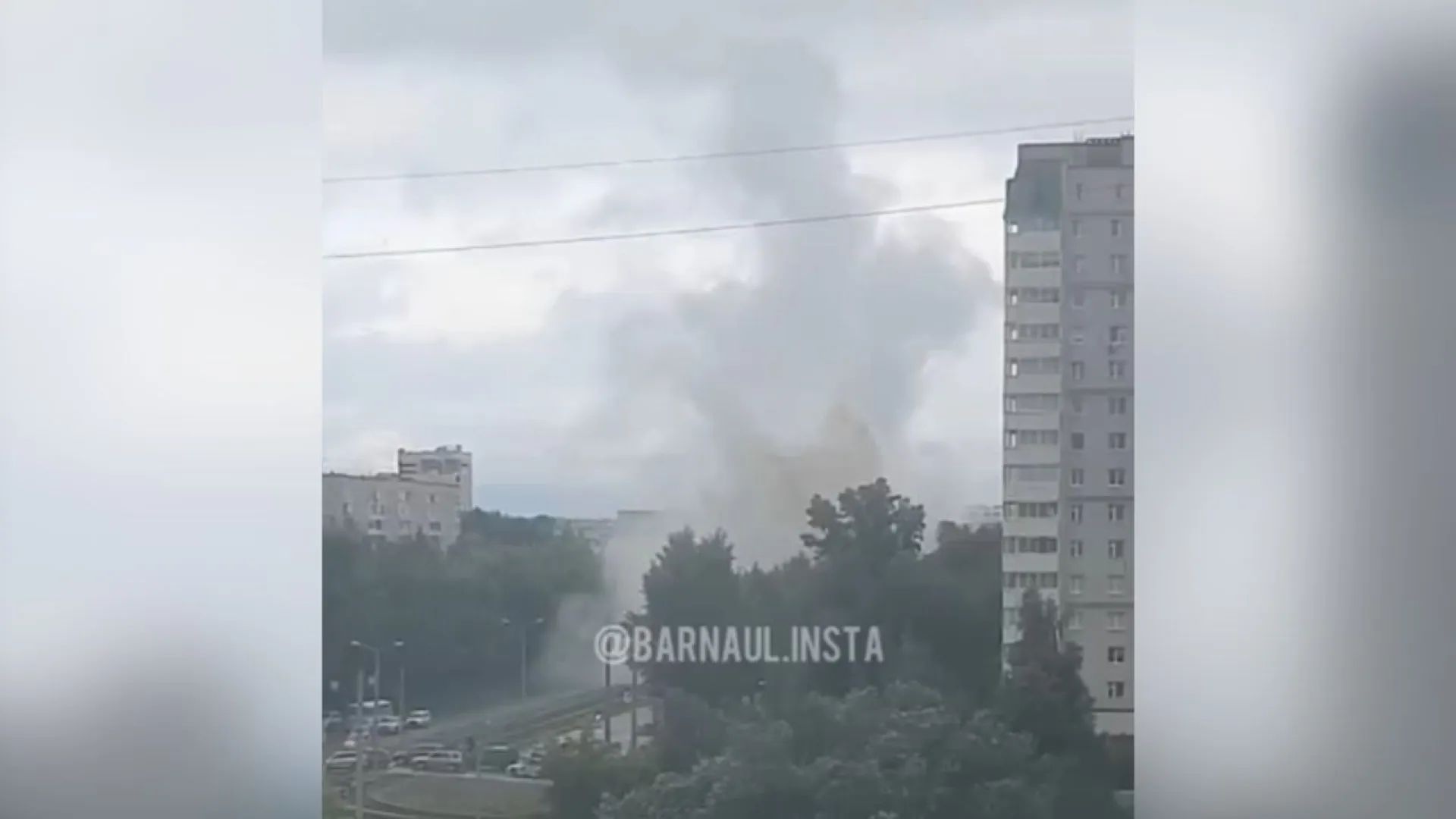 Барнаульцы засняли на видео большой коммунальный фонтан