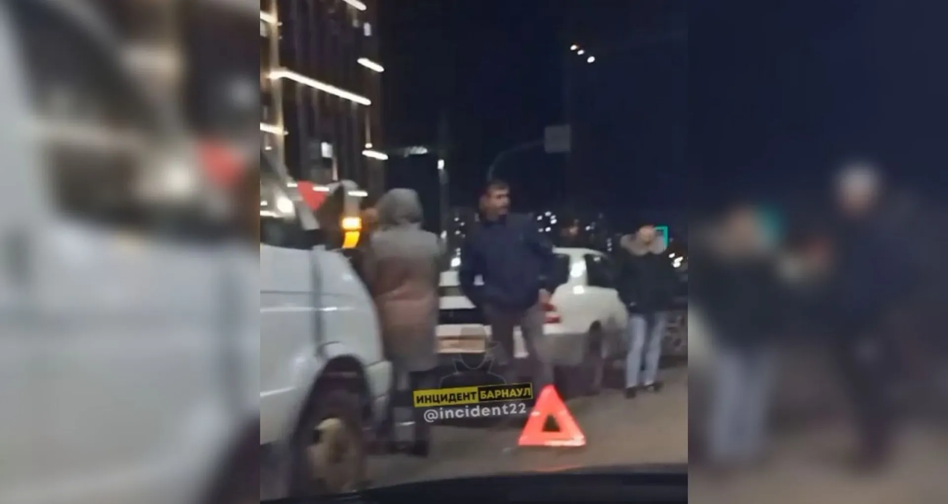 Несколько автомобилей столкнулись на Солнечной поляне в Барнауле