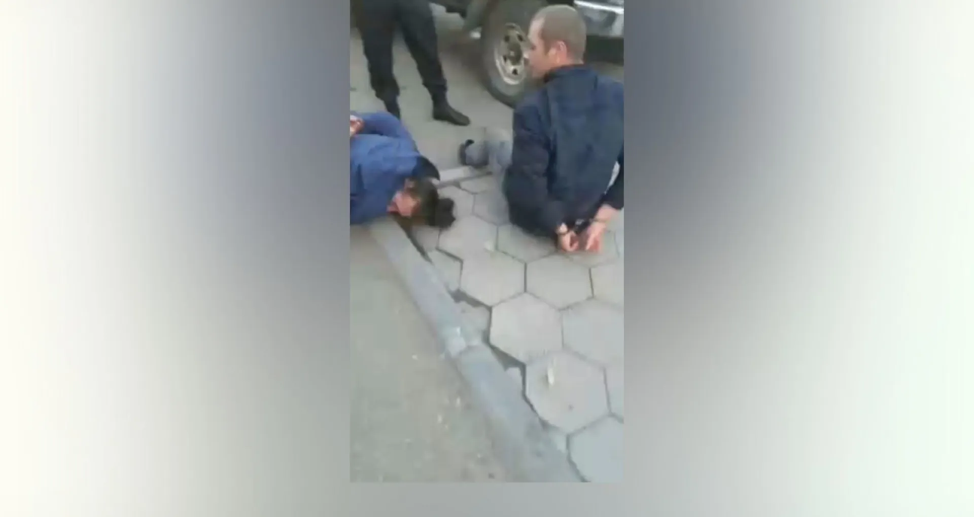 В Барнауле на полицейского напали с нунчаками В Барнауле на полицейского напали с нунчаками
