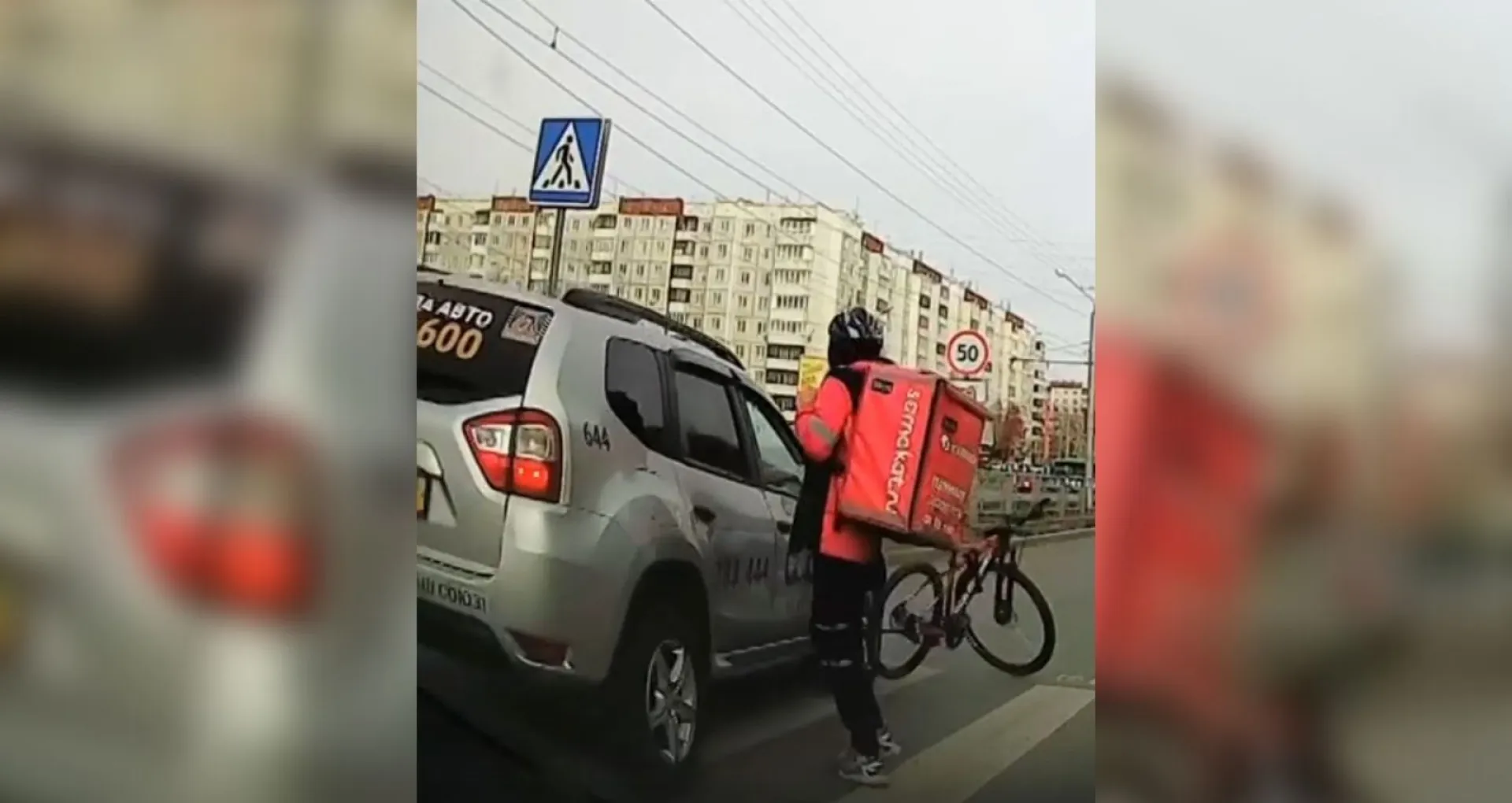 Таксист и курьер: в Барнауле произошло ДТП на пешеходном переходе Таксист и курьер: в Барнауле произошло ДТП на пешеходном переходе