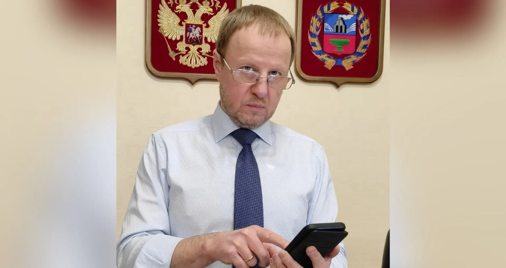 Губернатор Виктор Томенко призвал подписчиков в Instagram перейти в другие соцсети Губернатор Виктор Томенко призвал подписчиков в Instagram перейти в другие соцсети