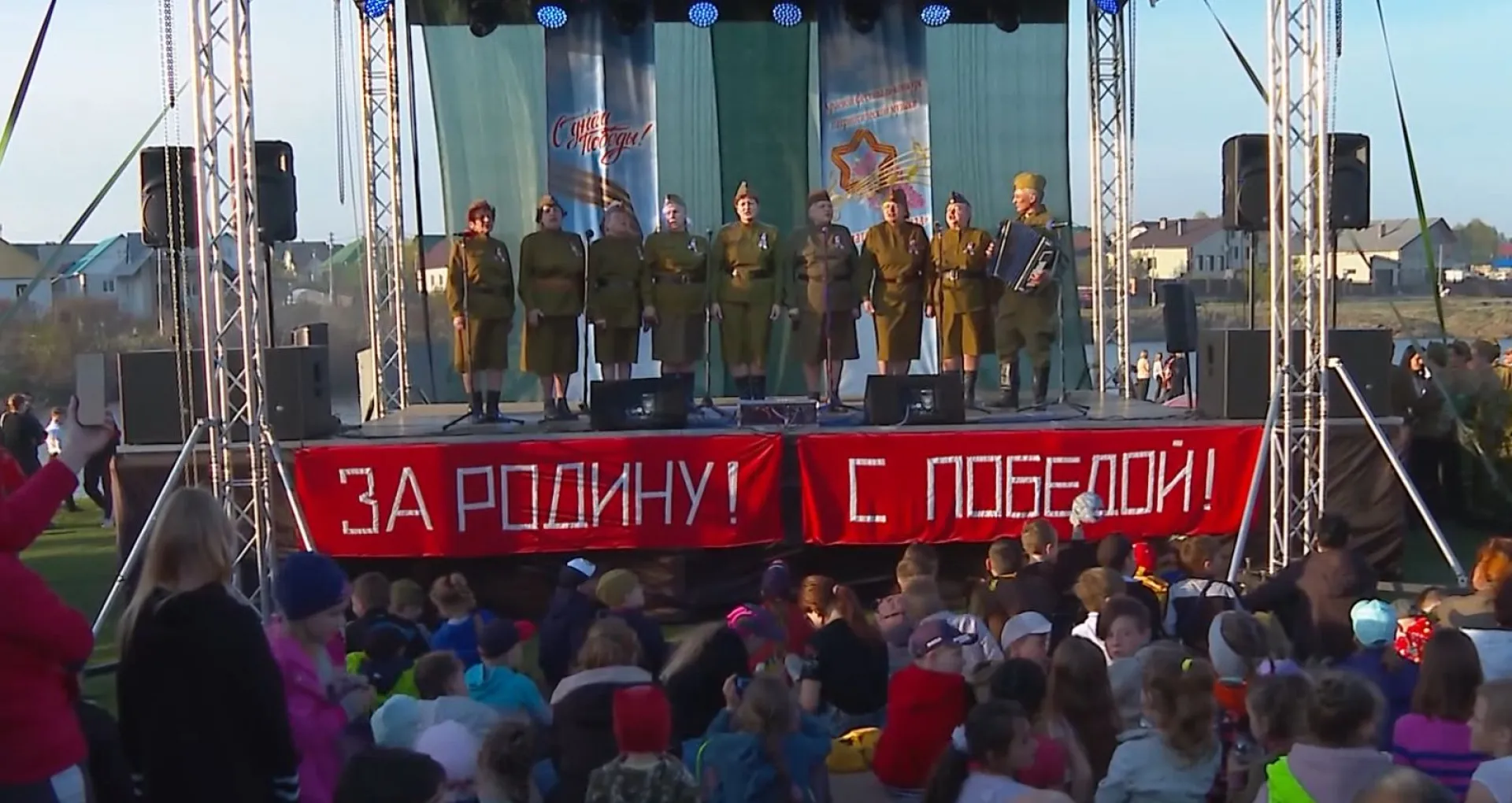 Больше 2 тысяч зрителей собрал фестиваль «Солдатский привал» в Барнауле