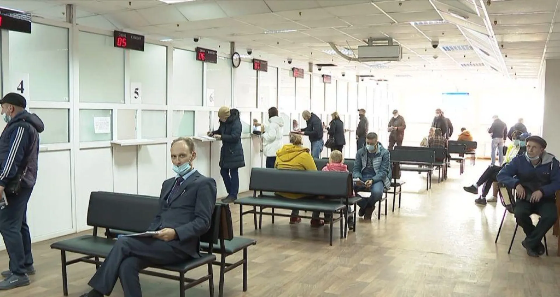 Жители Барнаула обеспокоены многочасовыми очередями в ГИБДД Жители Барнаула обеспокоены многочасовыми очередями в ГИБДД
