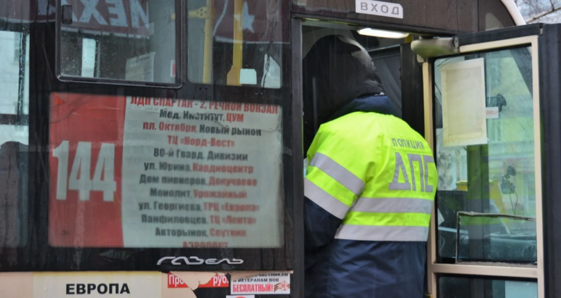 Пять нарушений масочного режима выявили в общественном транспорте Барнаула