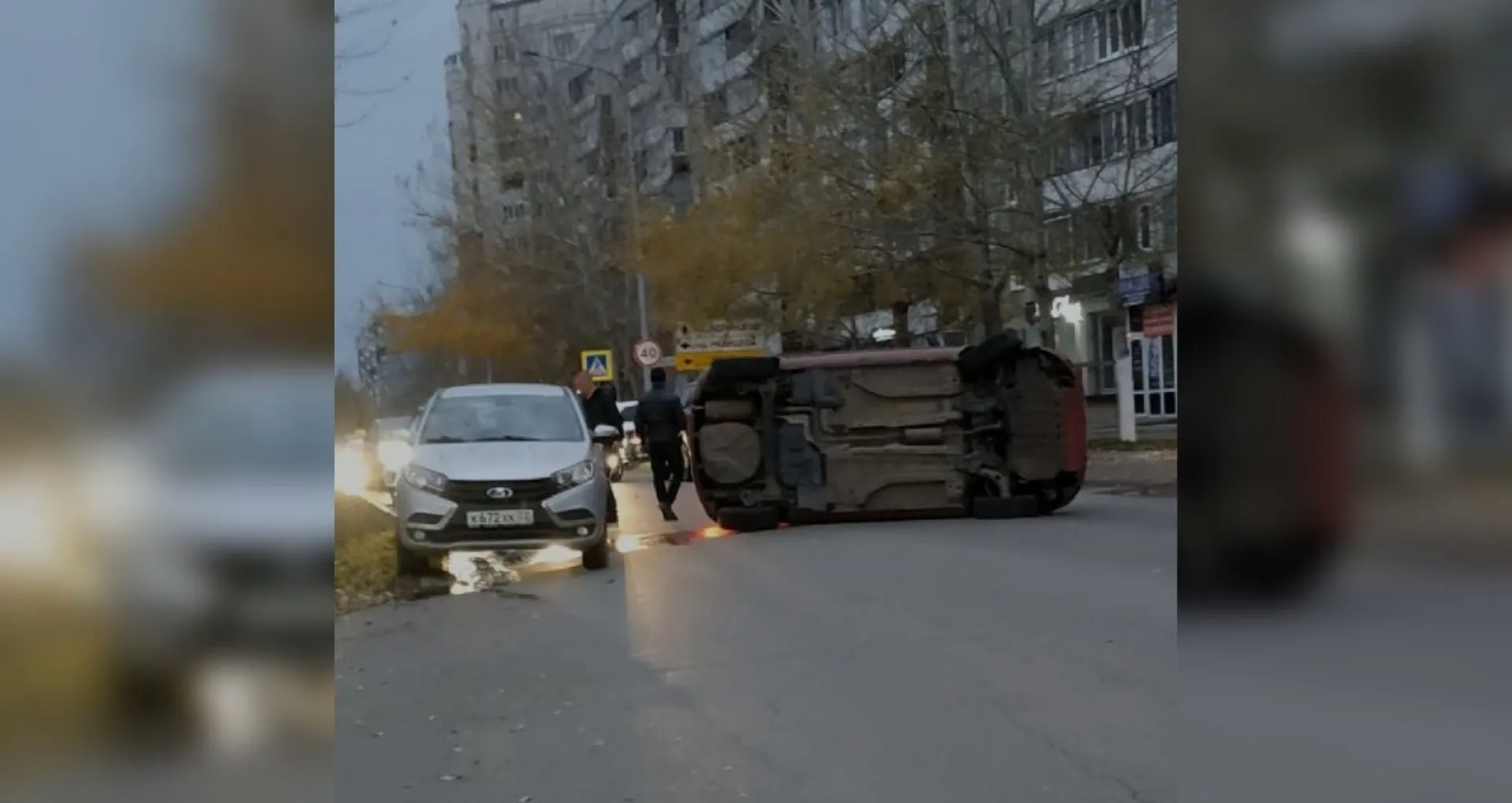 В центре Барнаула перевернулся автомобиль