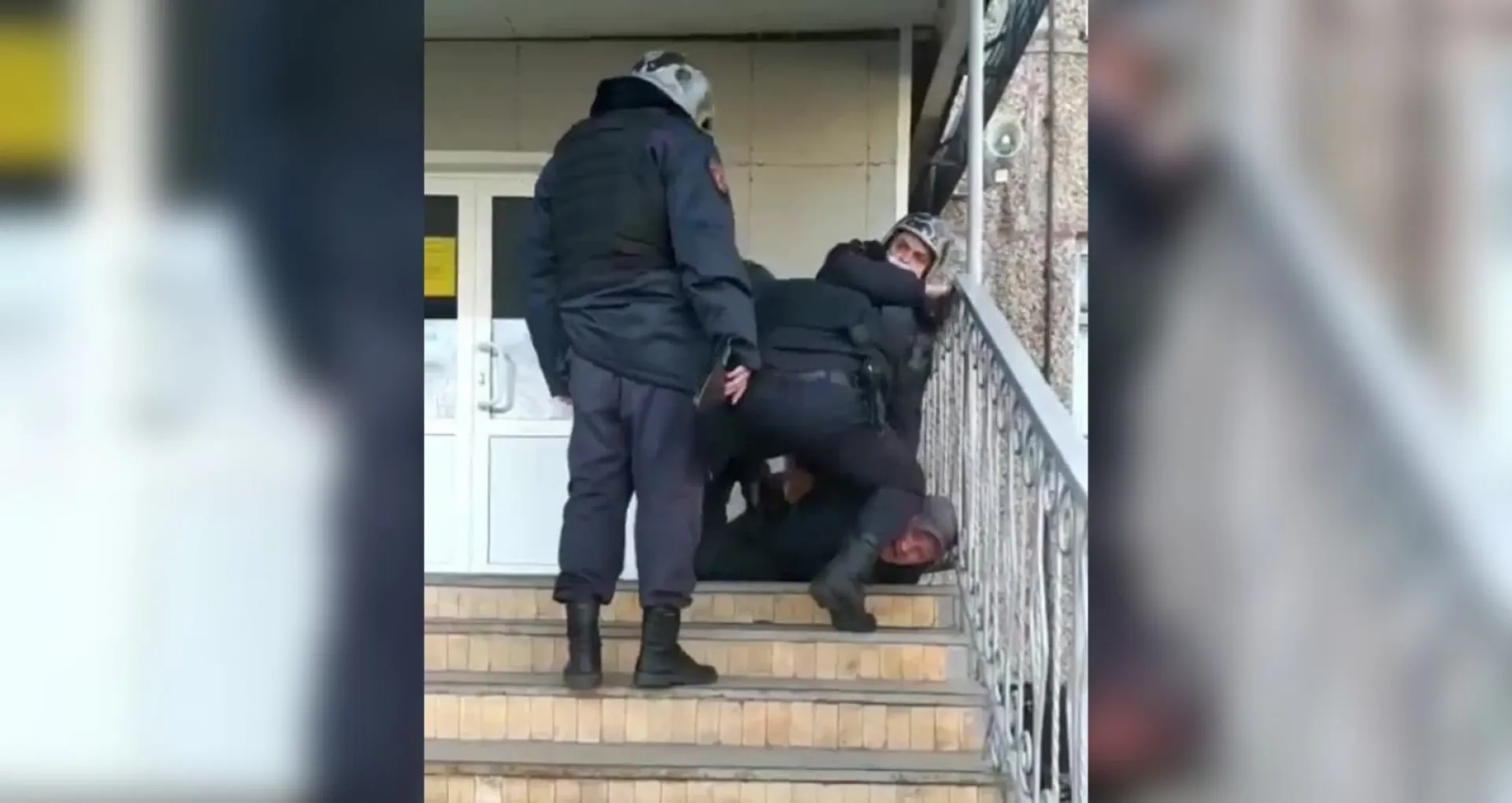В Новоалтайске пенсионера задержали на пороге школы. Мнения пользователей соцсетей разделились В Новоалтайске пенсионера задержали на пороге школы. Мнения пользователей соцсетей разделились