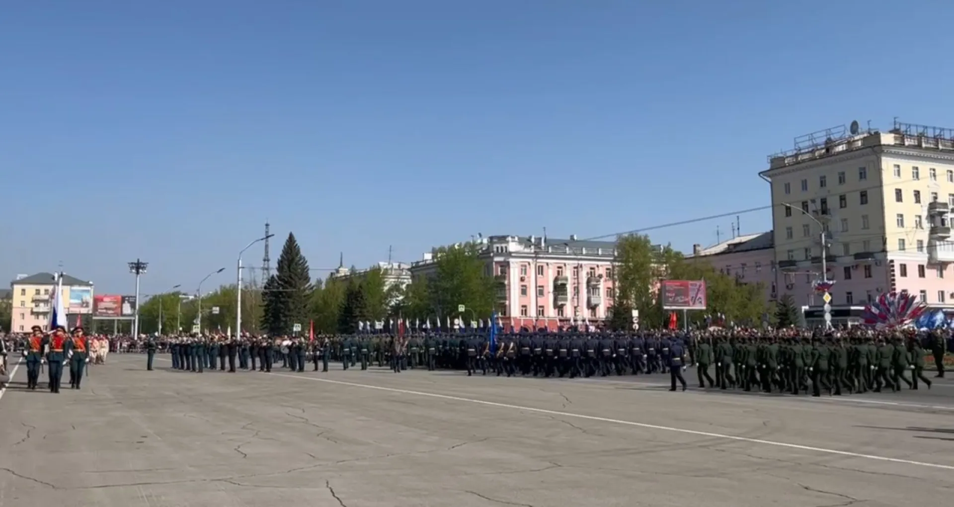 9 мая в Барнауле прошел парад, посвященный 77-й годовщине Победы в Великой Отечественной войне