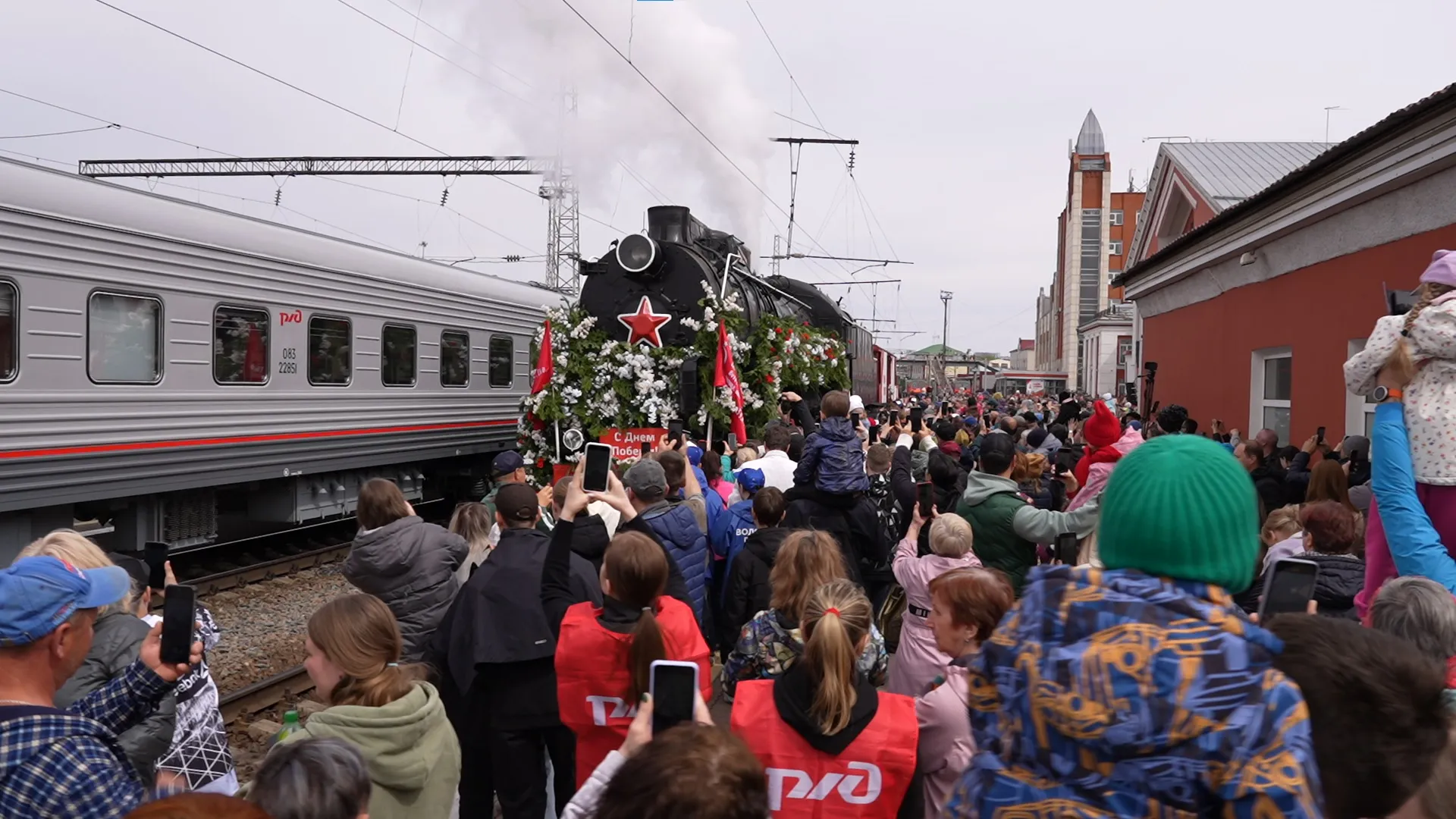 Как в Барнауле встречали легендарный паровоз Как в Барнауле встречали легендарный паровоз
