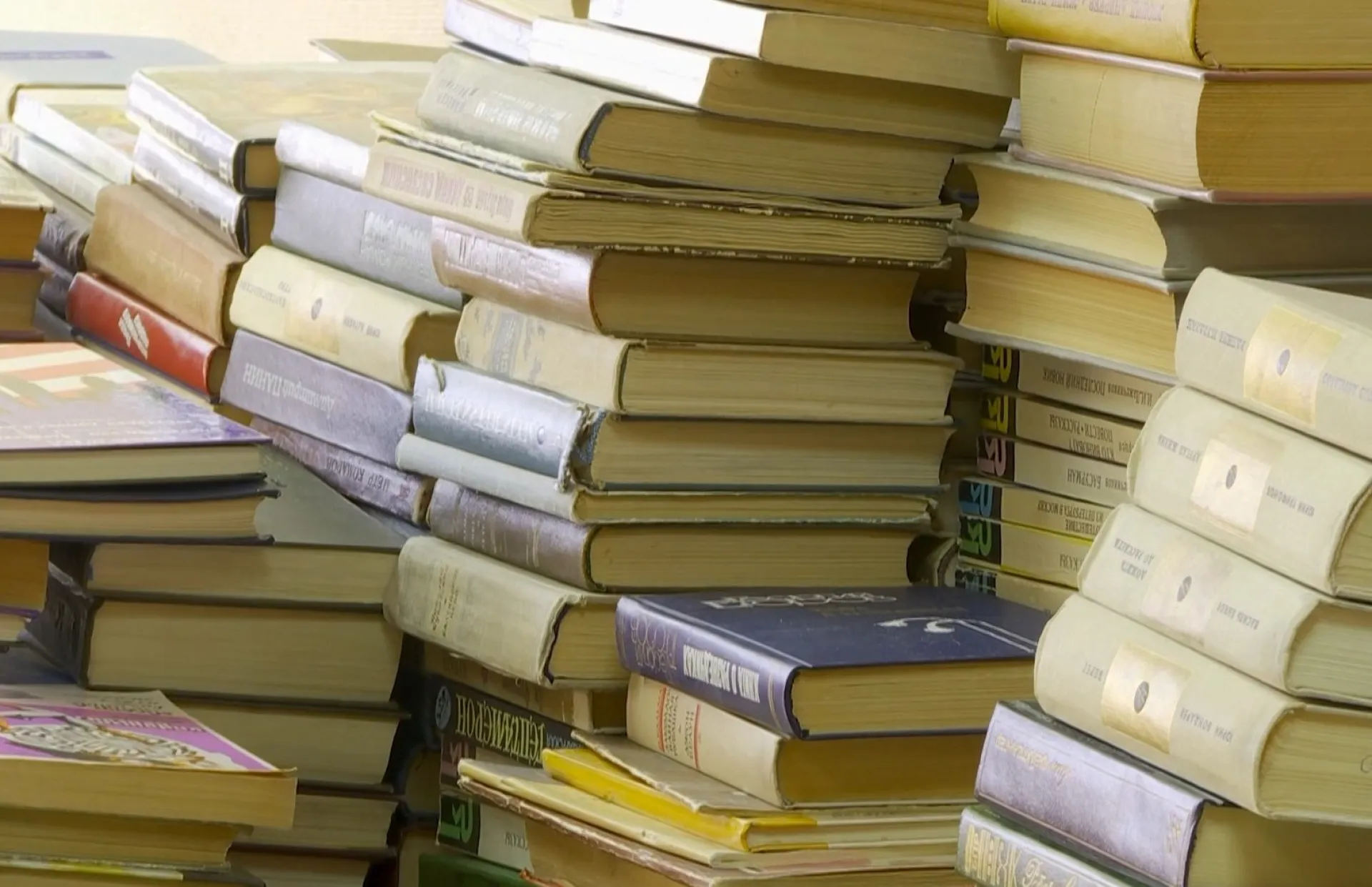 1,5 миллиона рублей направят из бюджета Алтайского края на выпуск книг местных авторов 1,5 миллиона рублей направят из бюджета Алтайского края на выпуск книг местных авторов