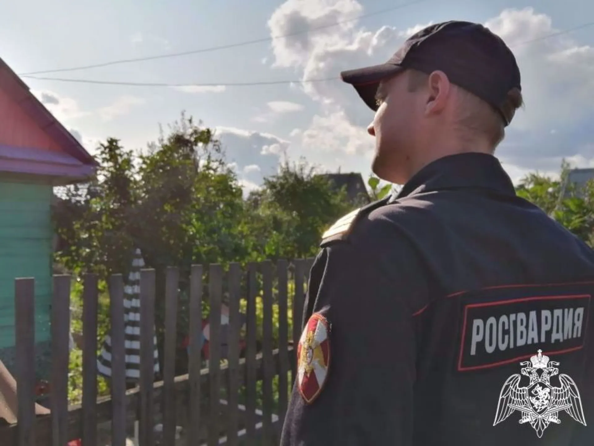 В СНТ «Алтайский садовод» сотрудники Росгвардии задержали грабителя В СНТ «Алтайский садовод» сотрудники Росгвардии задержали грабителя