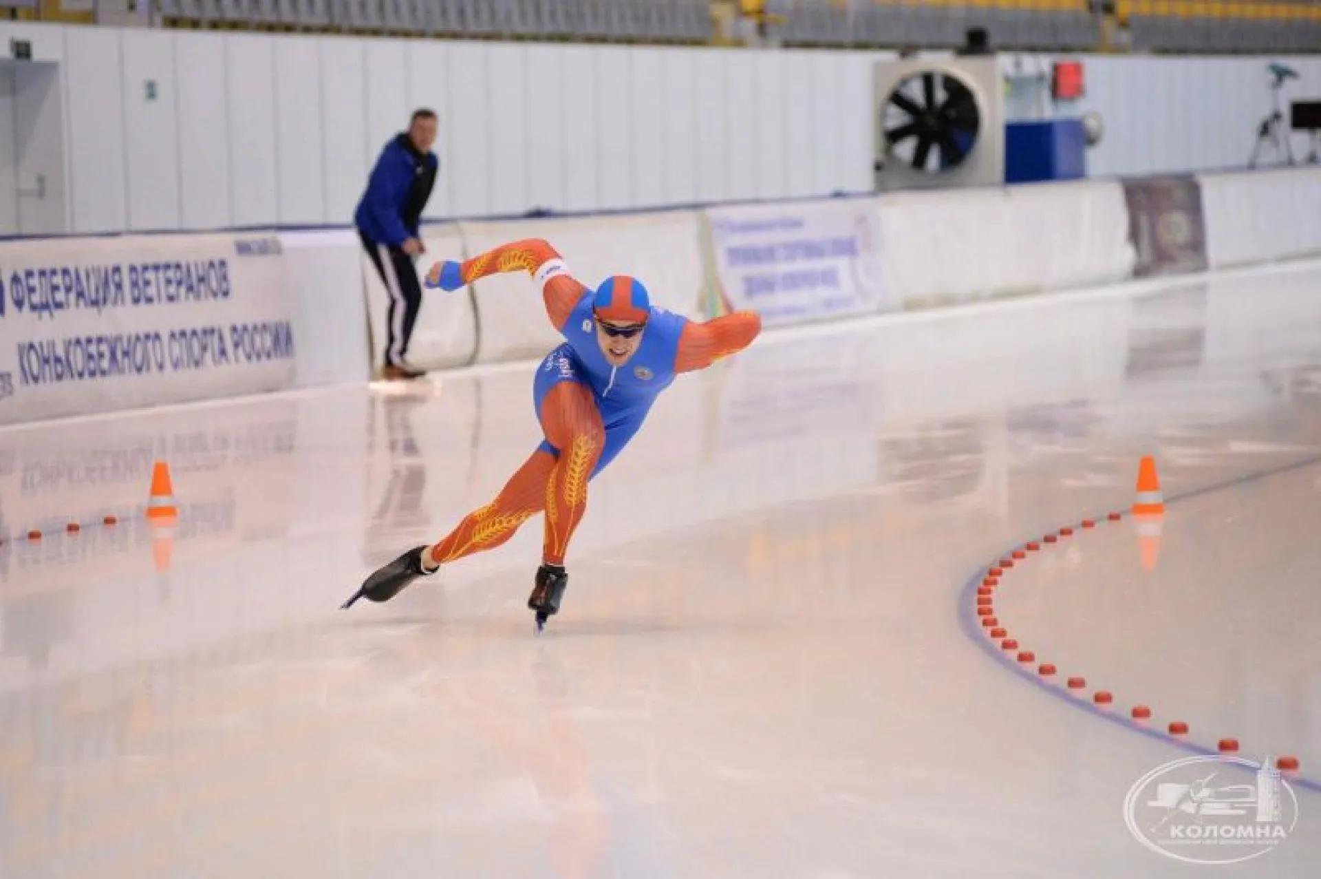 Алтайский спортсмен стал двукратным чемпионом России по конькобежному спорту на отдельных дистанциях Алтайский спортсмен стал двукратным чемпионом России по конькобежному спорту на отдельных дистанциях