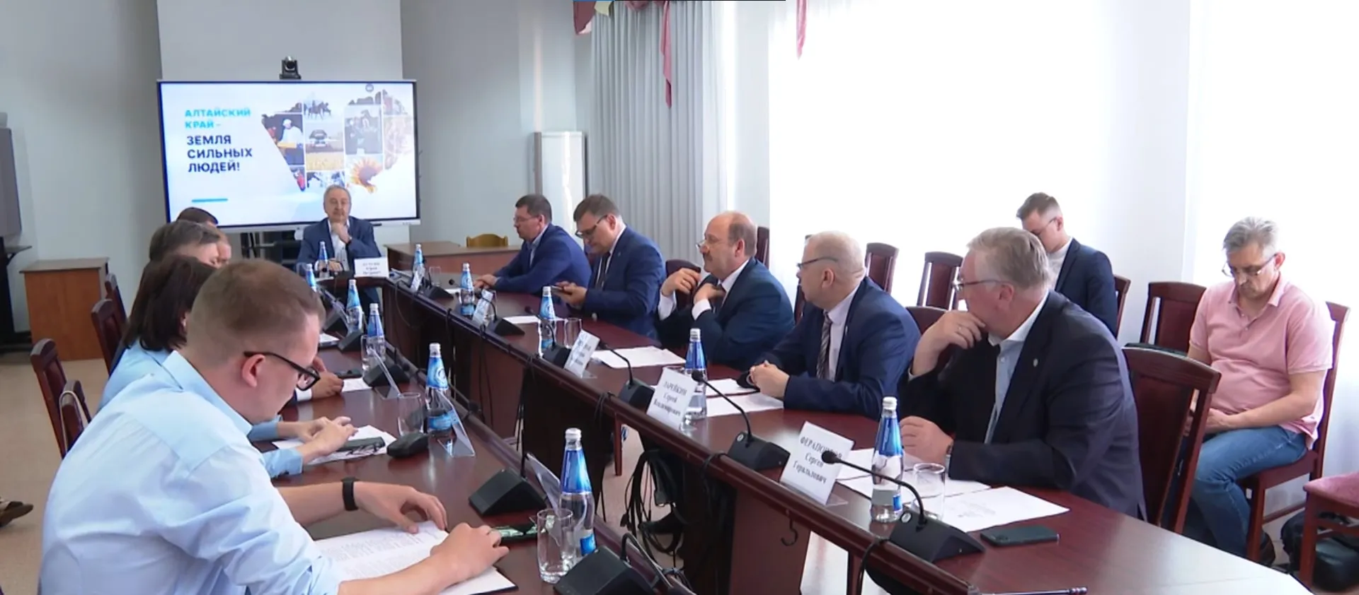 Точки роста алтайской промышленности обсудили сегодня за круглым столом в Барнауле Точки роста алтайской промышленности обсудили сегодня за круглым столом в Барнауле