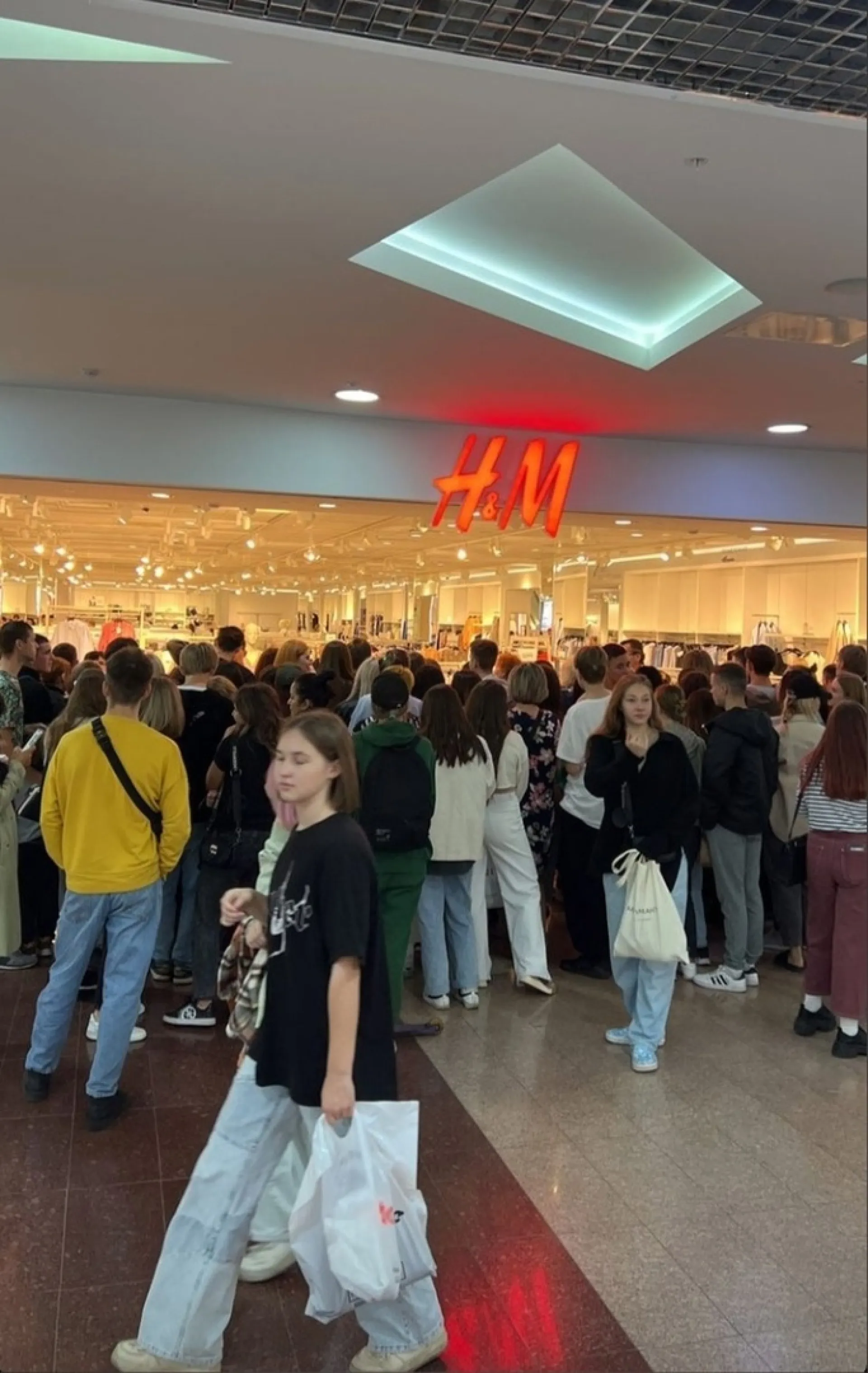 В барнаульском торговом центре вновь открылся H&M
