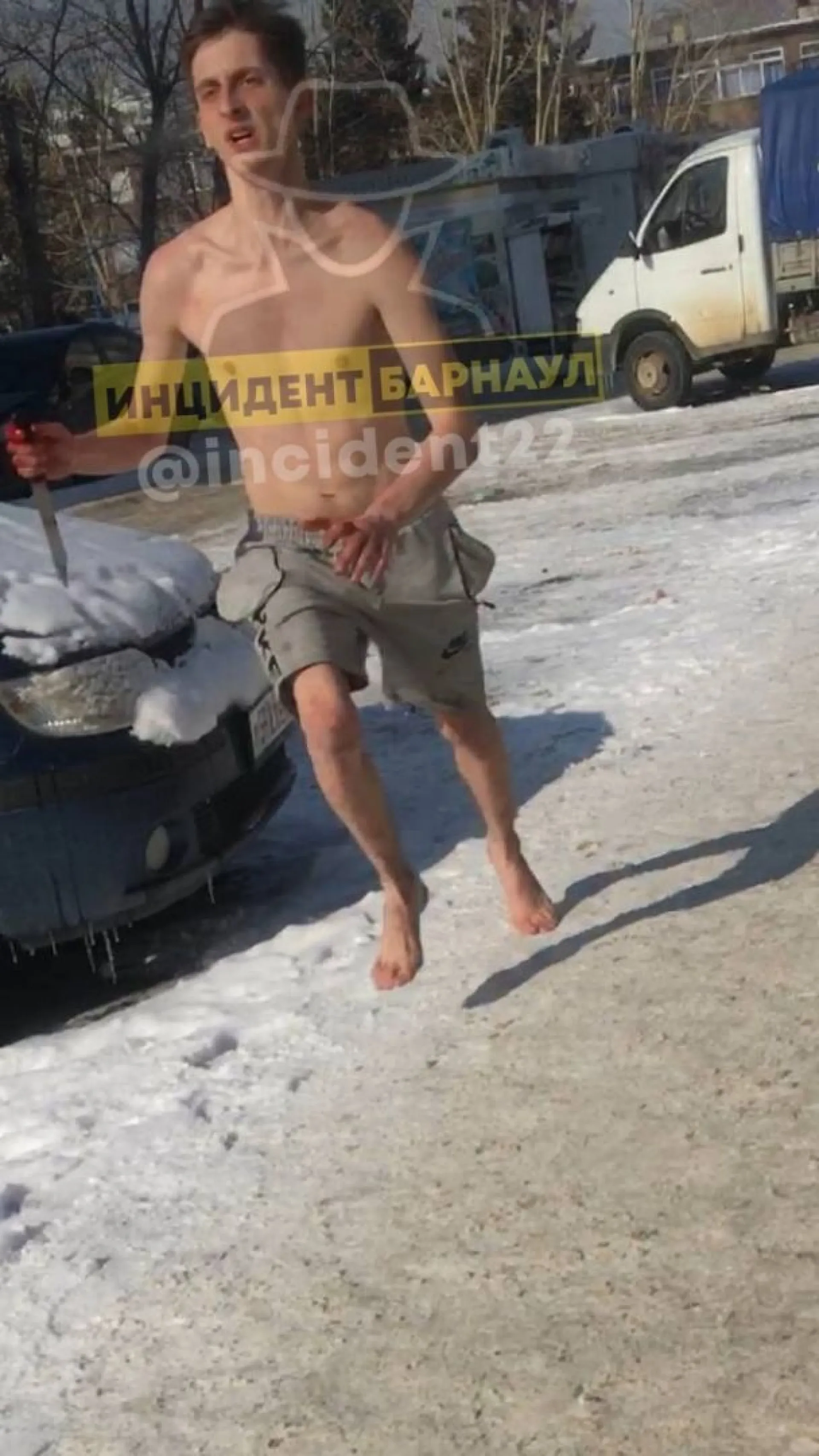 Суд решил судьбу бегавшего с ножом убийцы в Барнауле 