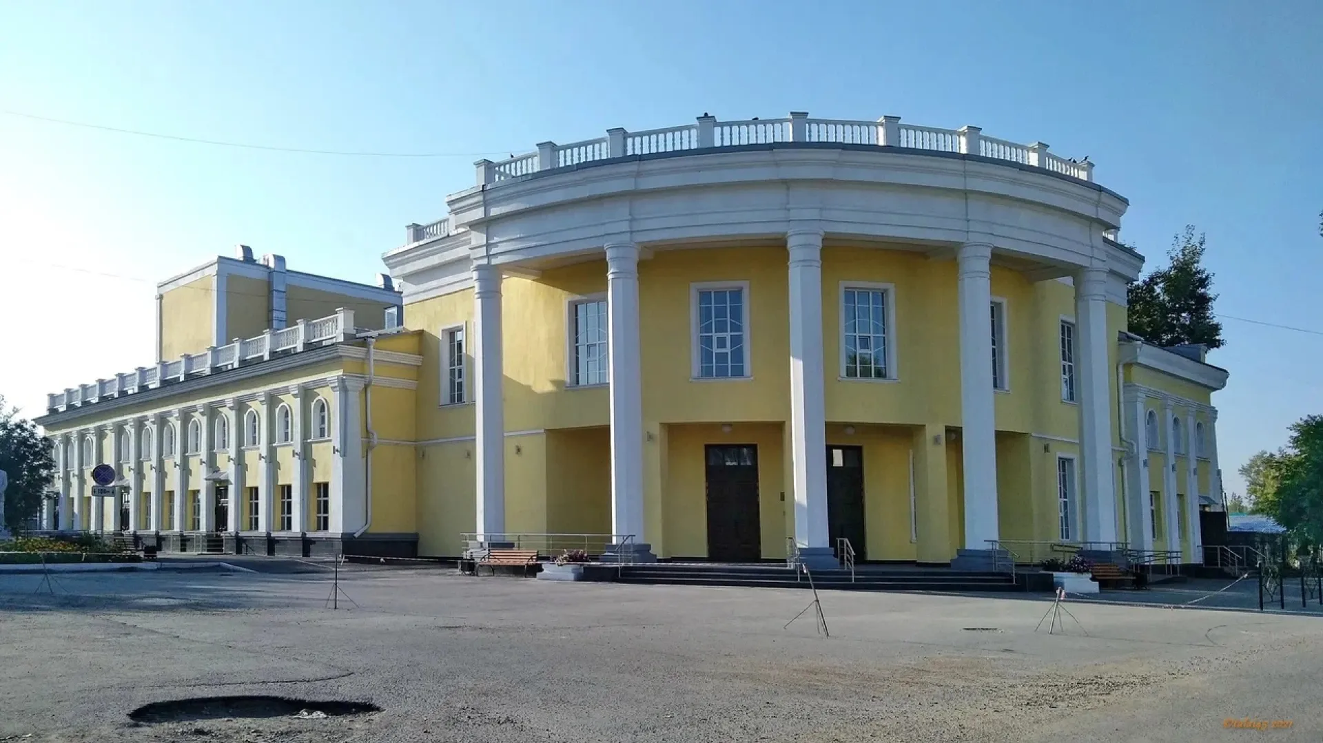 Губернаторские елки открылись в Рубцовском драматическом театре Губернаторские елки открылись в Рубцовском драматическом театре