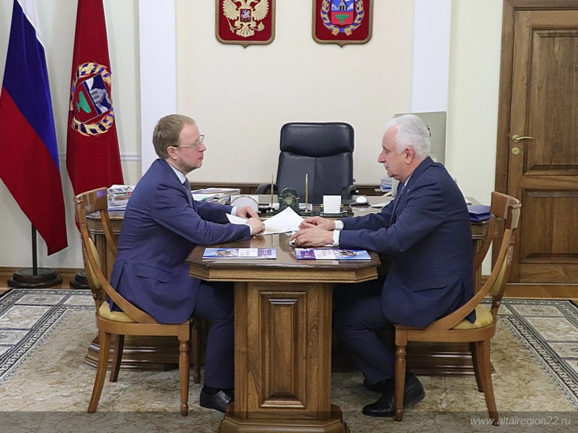 Губернатор Алтайского края провел рабочую встречу с уполномоченным по правам человека в регионе