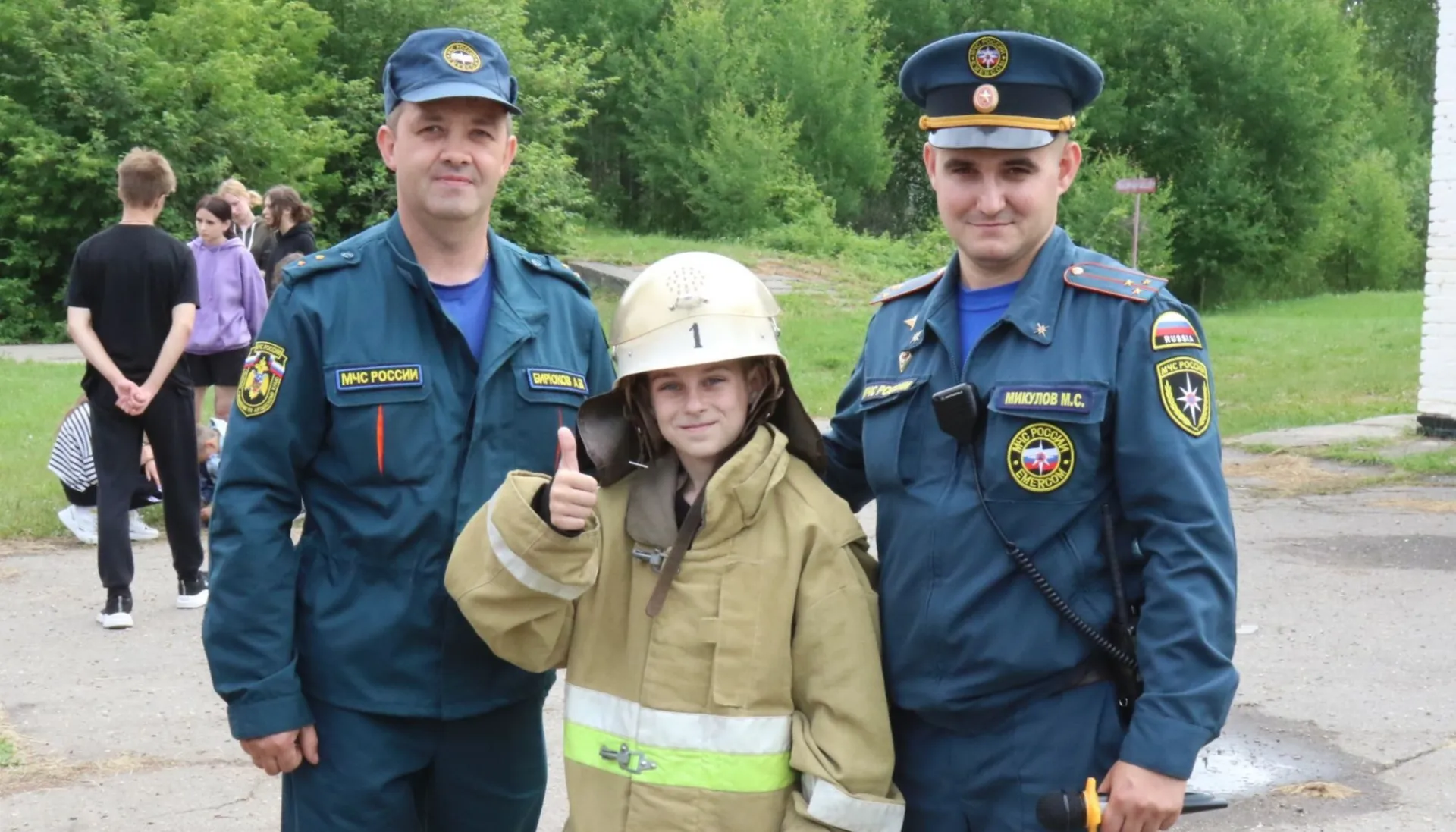 Сотрудники МЧС Алтайского края посетили летний детский лагерь