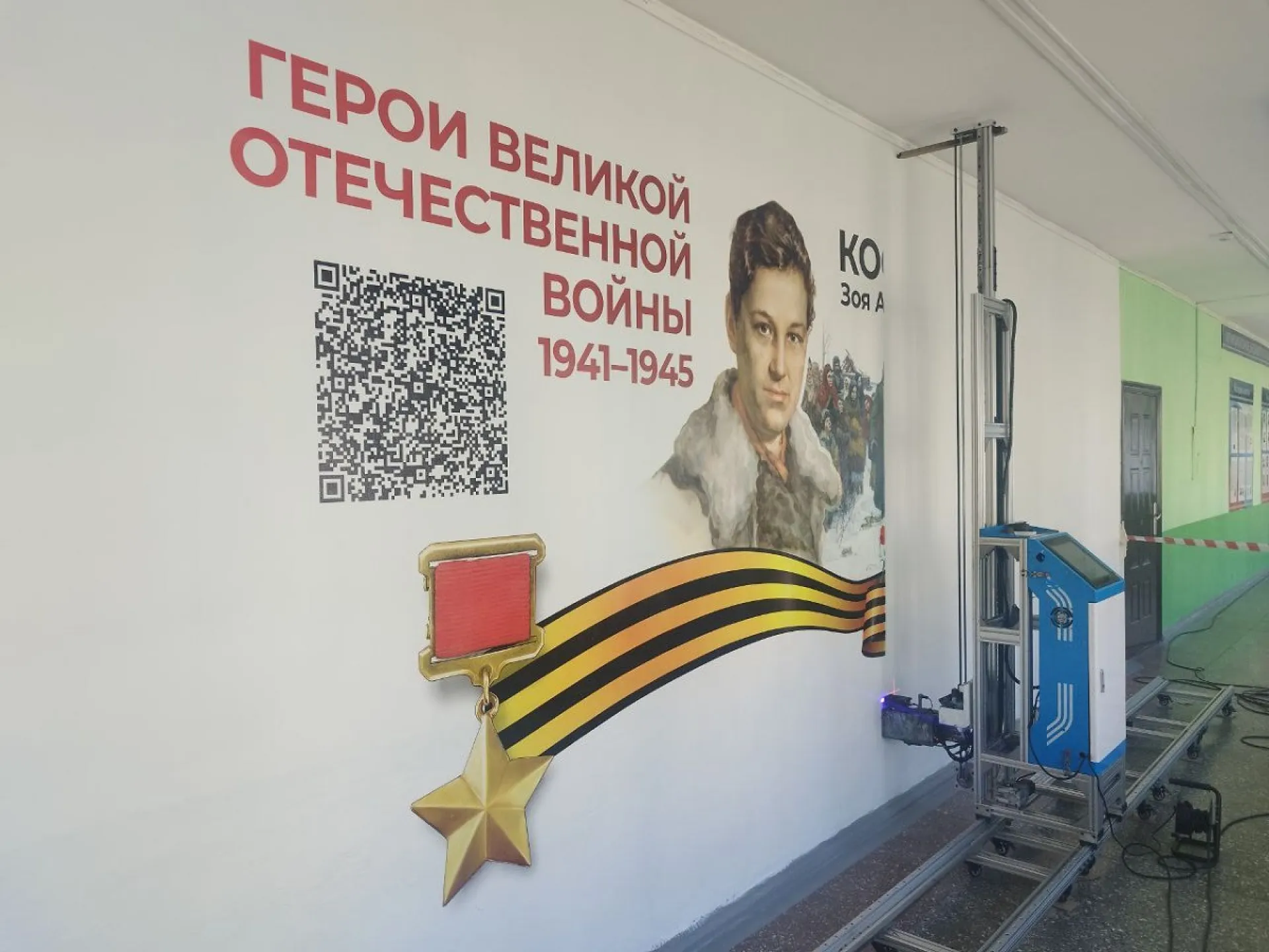 Лица Героев появились на стенах шести барнаульских школ Лица Героев появились на стенах шести барнаульских школ