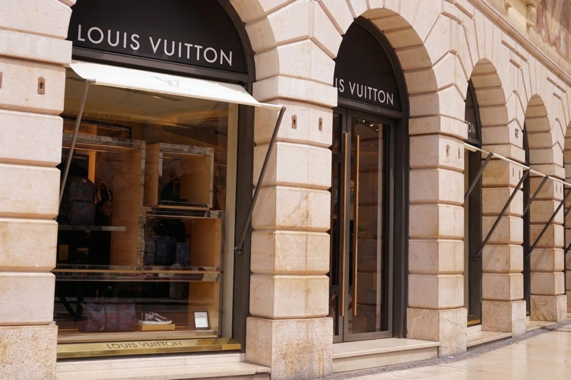 Louis Vuitton выпустил коллекцию украшений, которая вызвала бурную реакцию у пользователей интернета Louis Vuitton выпустил коллекцию украшений, которая вызвала бурную реакцию у пользователей интернета