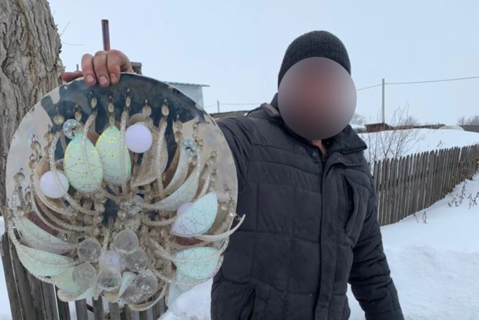 В Алтайском крае грабитель умыкнул люстру и чугунную печь у односельчанина