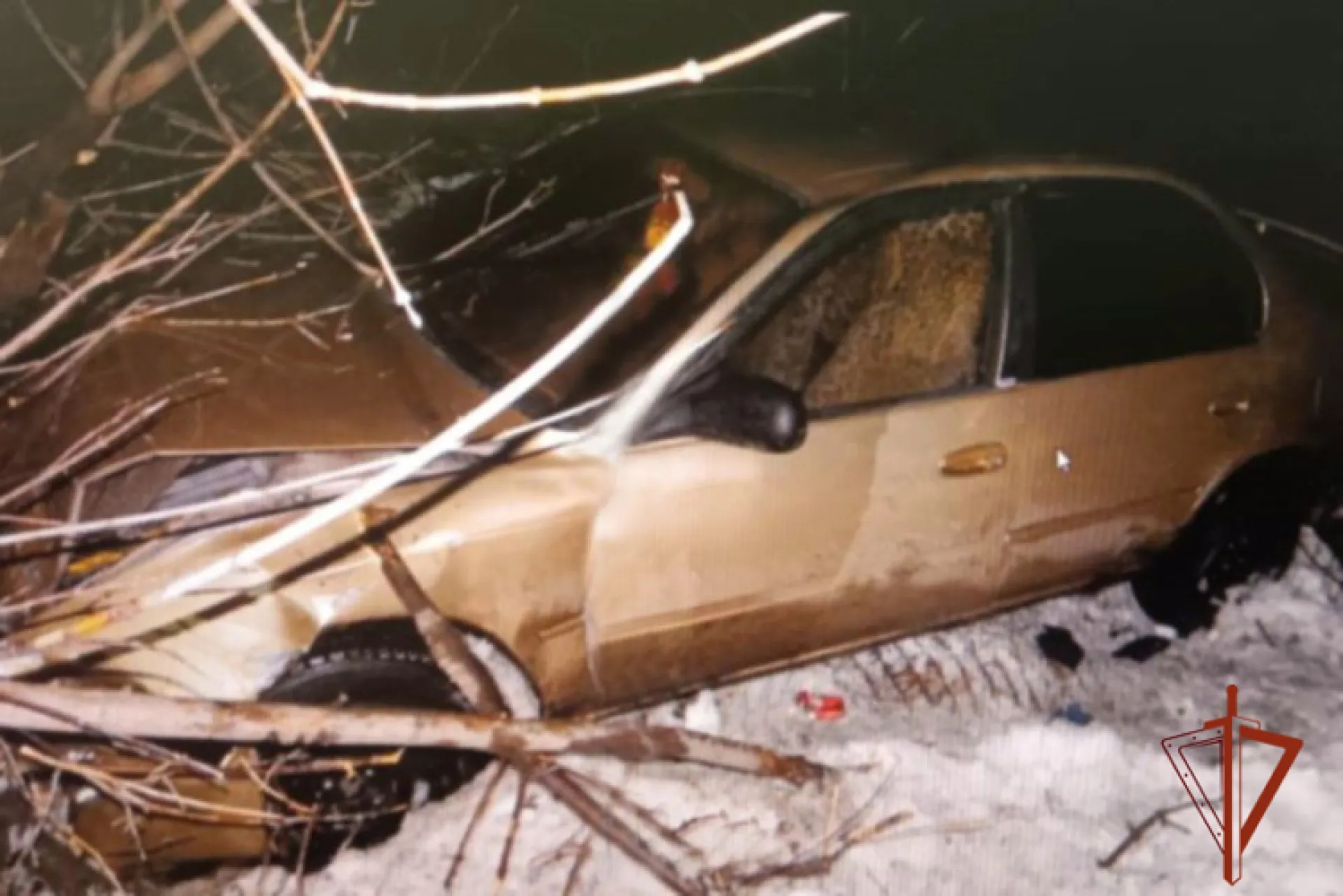Пьяный гонщик разбил автомобиль в селе Красногорском Пьяный гонщик разбил автомобиль в селе Красногорском