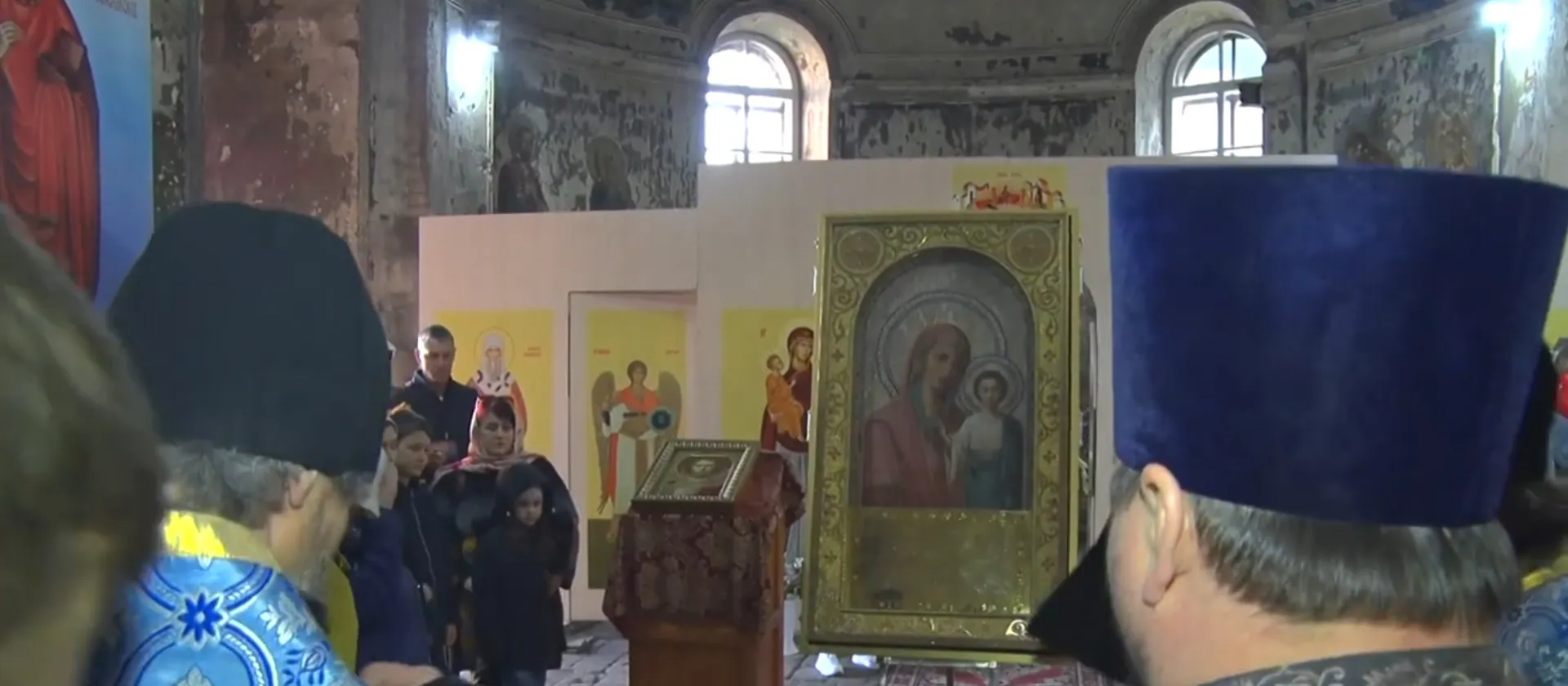 Молебен о защитниках Отечества прошёл в бийском соборе Александра Невского
