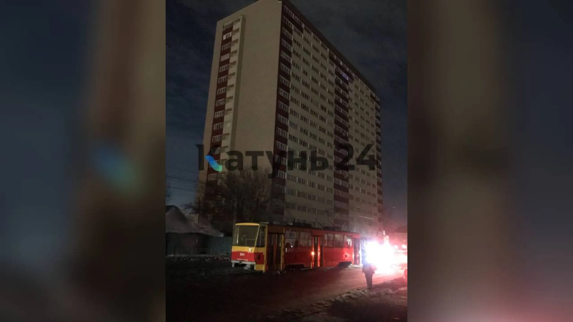 Часть барнаульцев осталась без света. Причина: крупный пожар на 9-м Заводском проезде Часть барнаульцев осталась без света. Причина: крупный пожар на 9-м Заводском проезде
