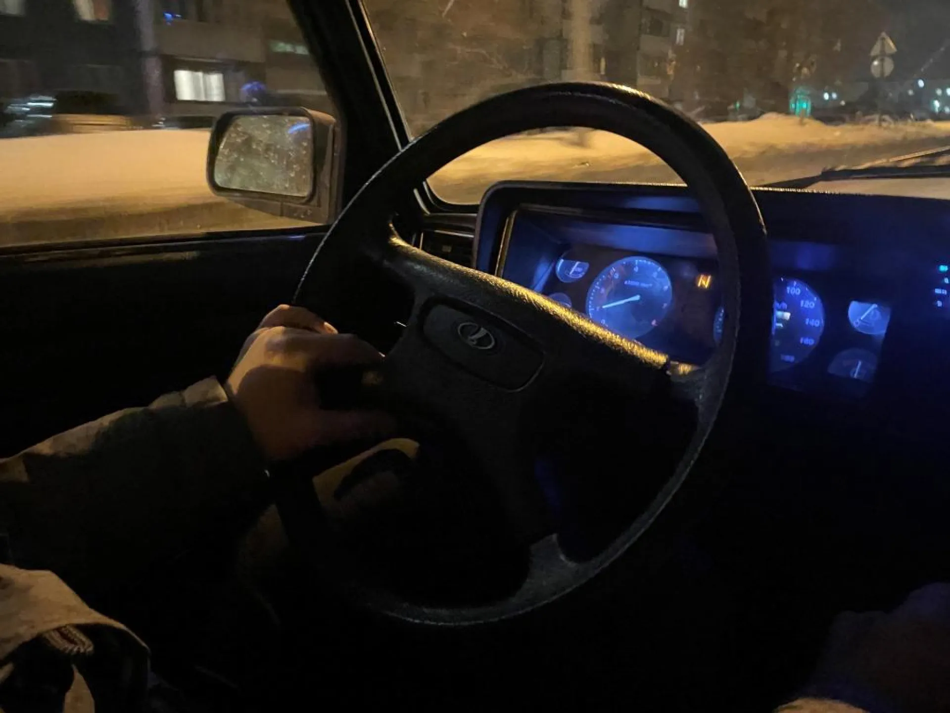 Пьяный бийчанин попытался угнать машину на виду у полиции Пьяный бийчанин попытался угнать машину на виду у полиции