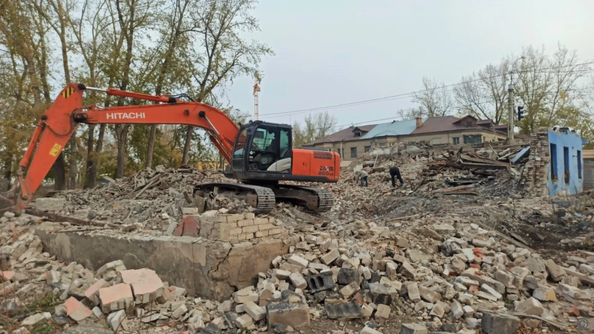 Аварийные жилые дома продолжают сносить в Барнауле